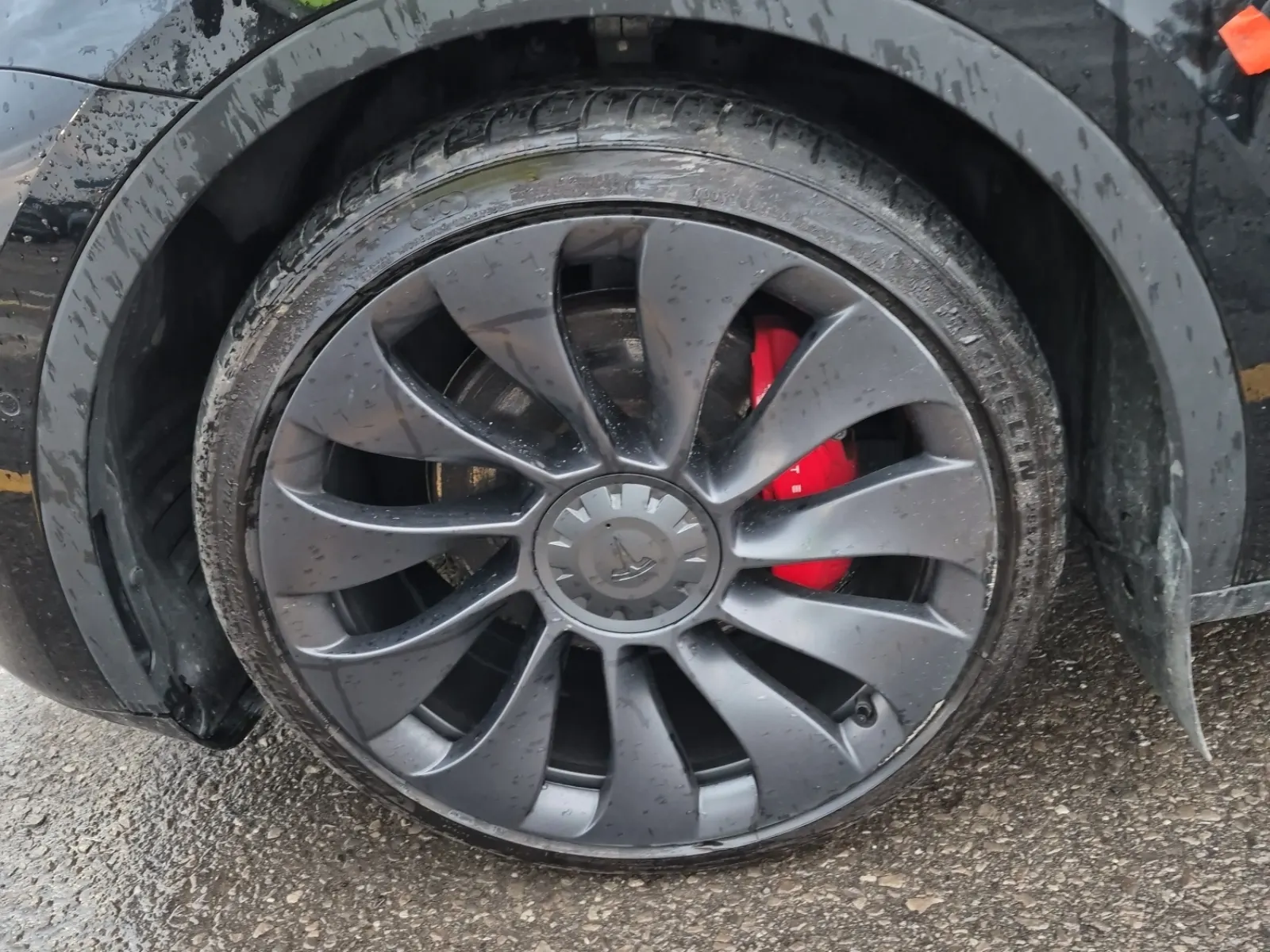 Front driver wheel/tire photo