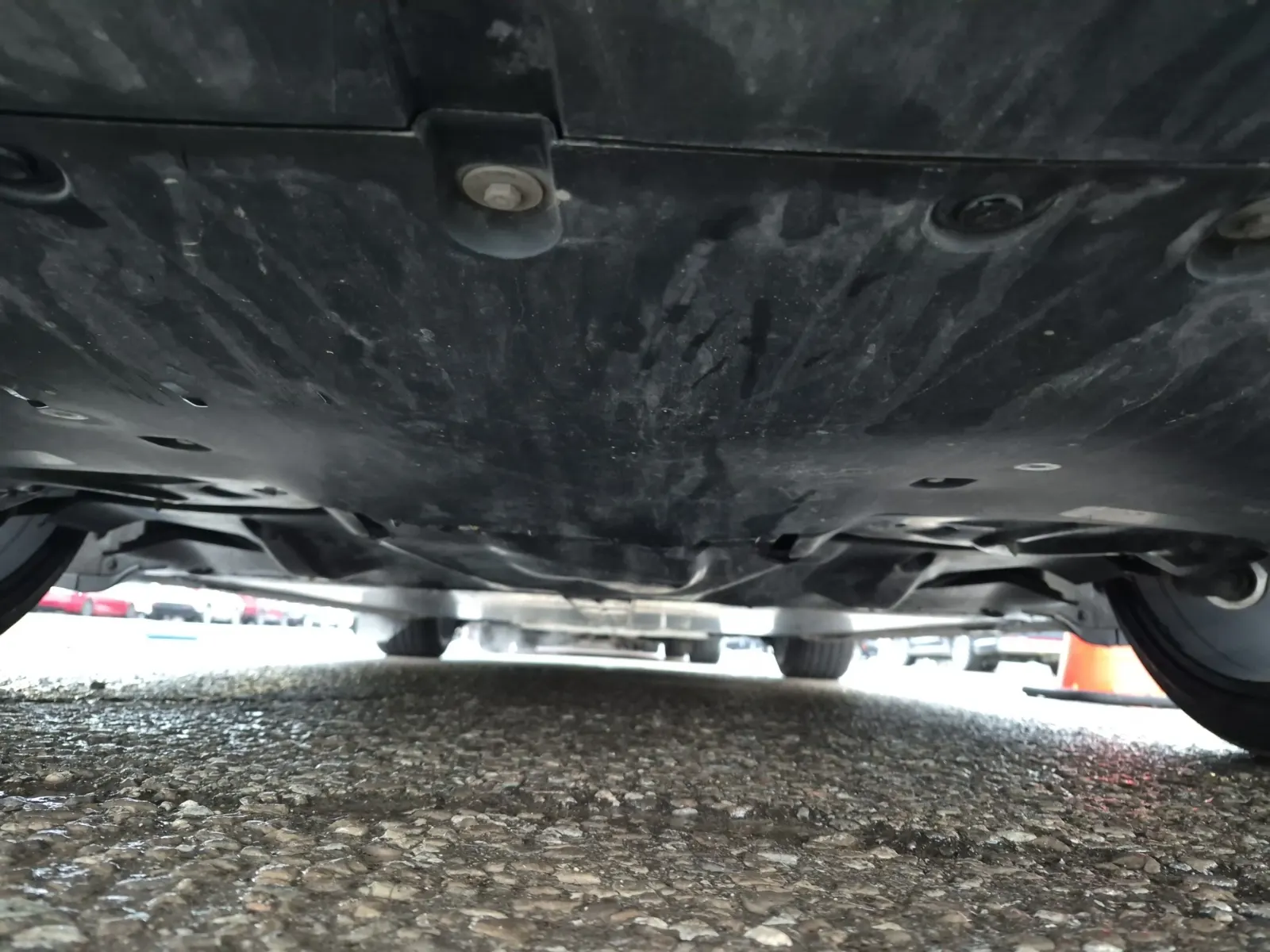 Undercarriage - Rear Photo