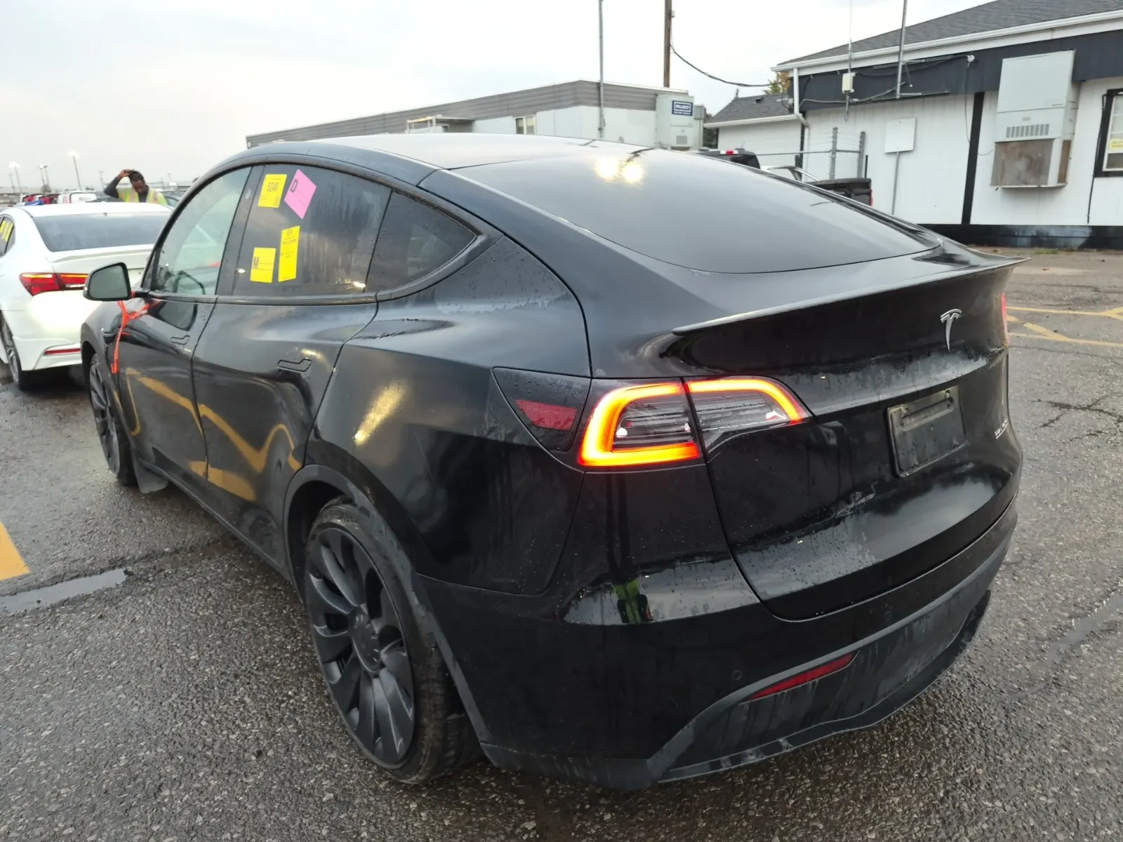 Driver Rear 3/4 Photo