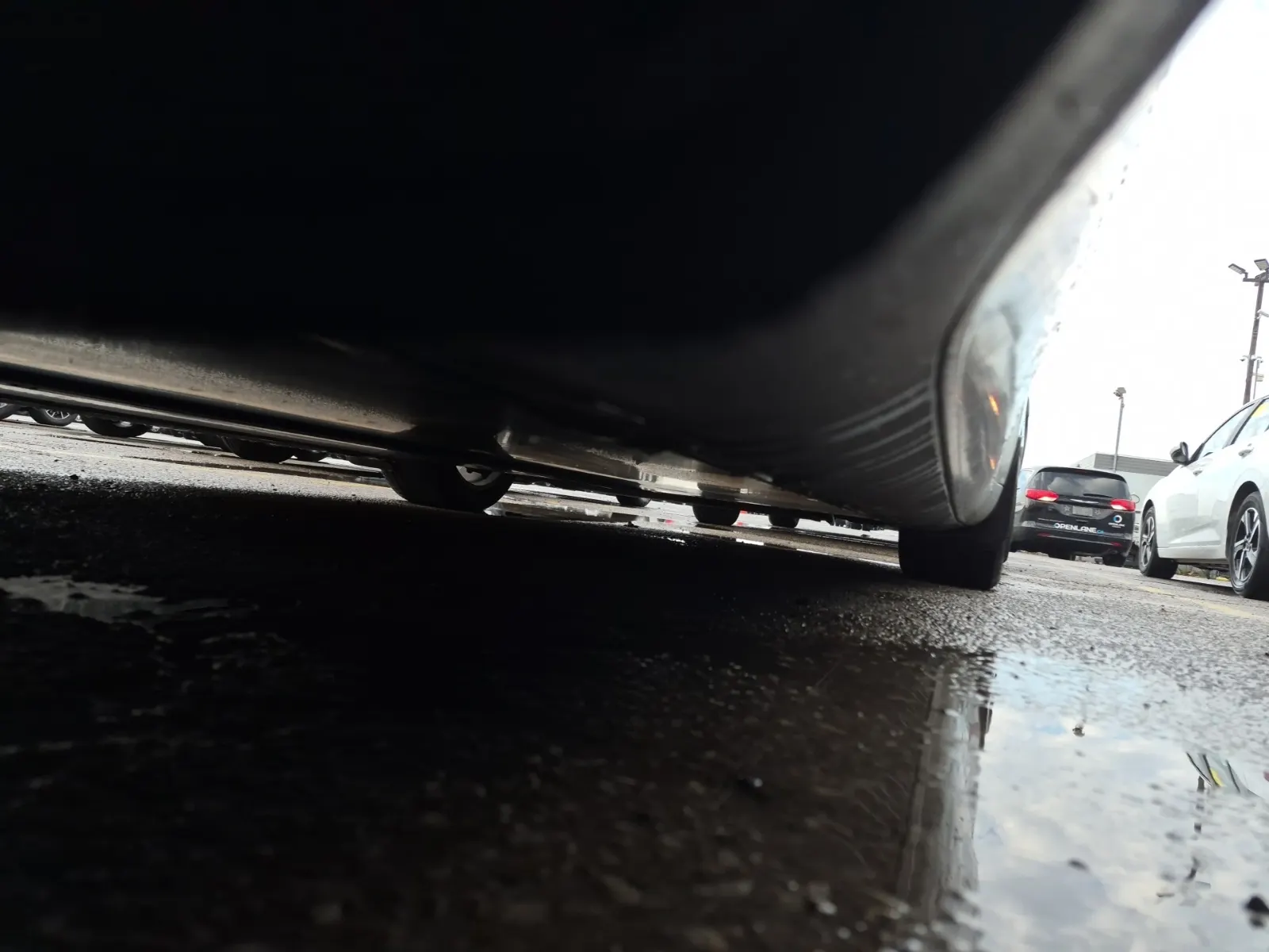 Undercarriage - Passenger Photo