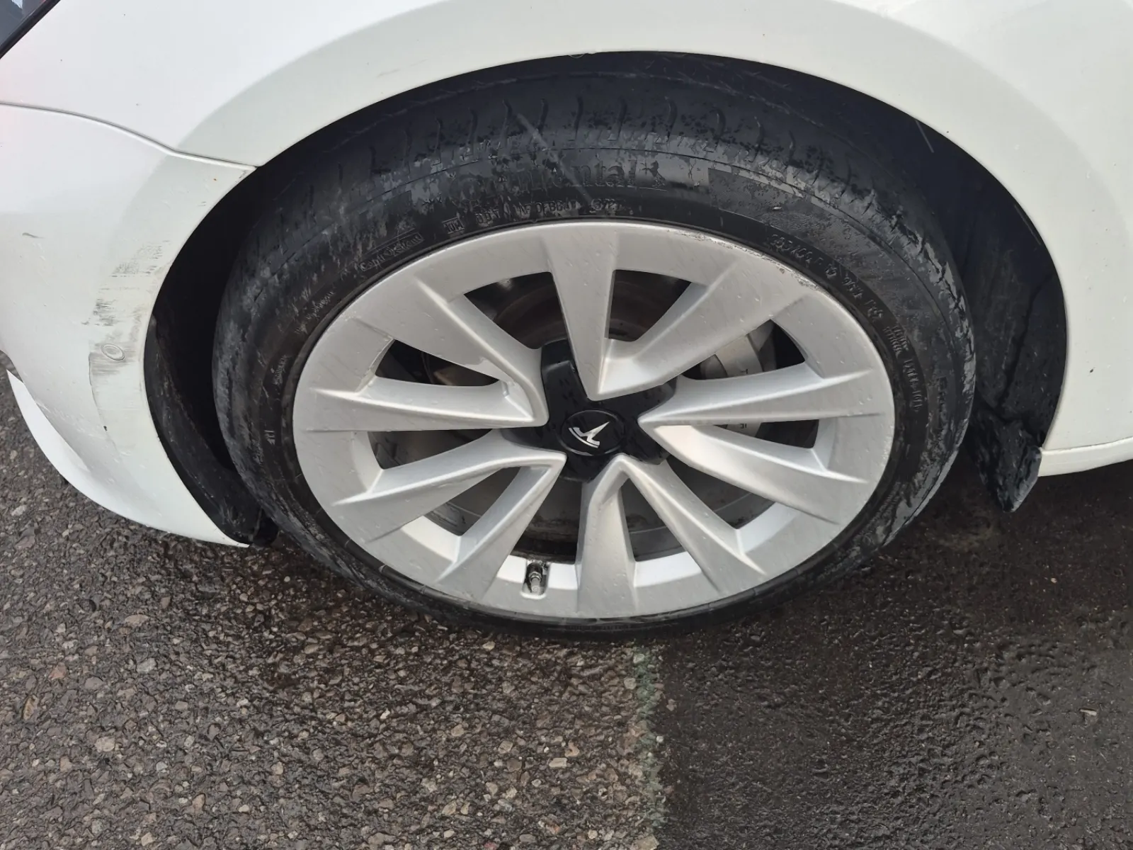 Front driver wheel/tire photo