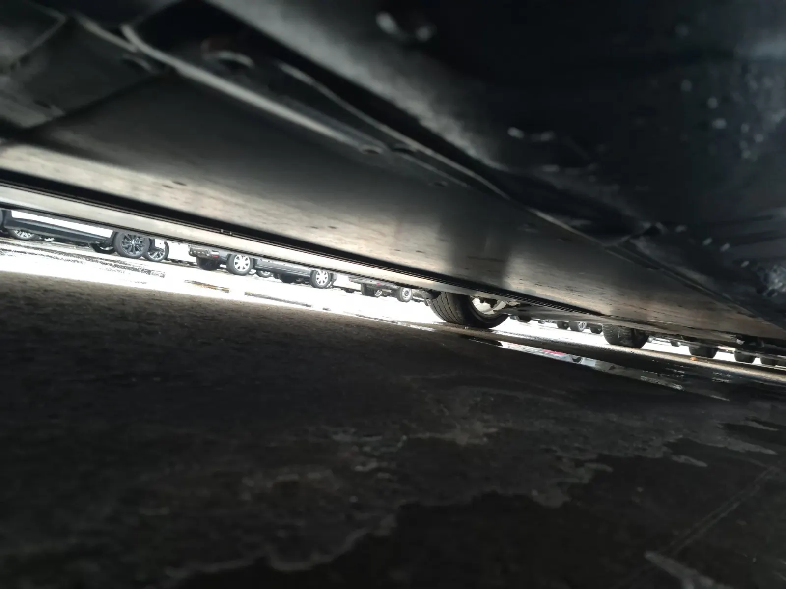 Undercarriage - Passenger Photo
