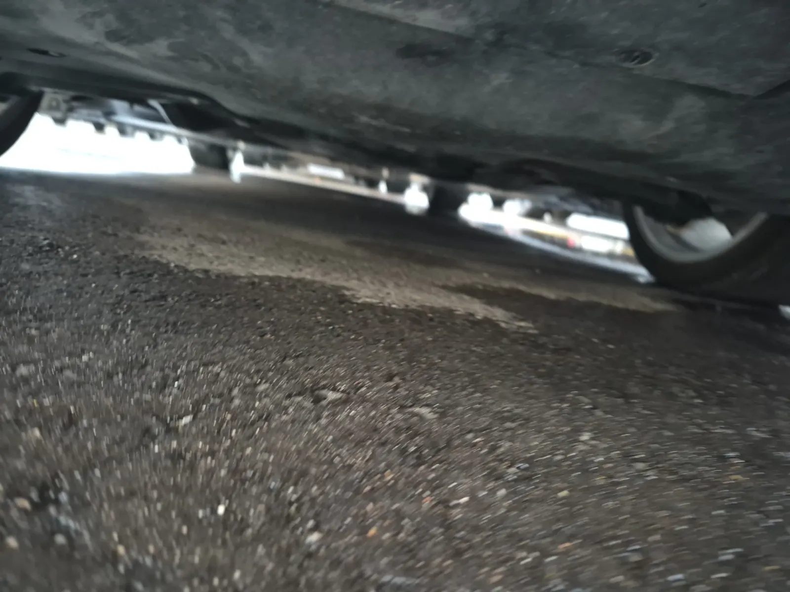 Undercarriage - Rear Photo