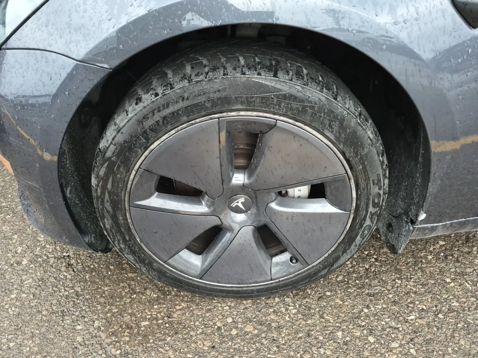 Front driver wheel/tire photo