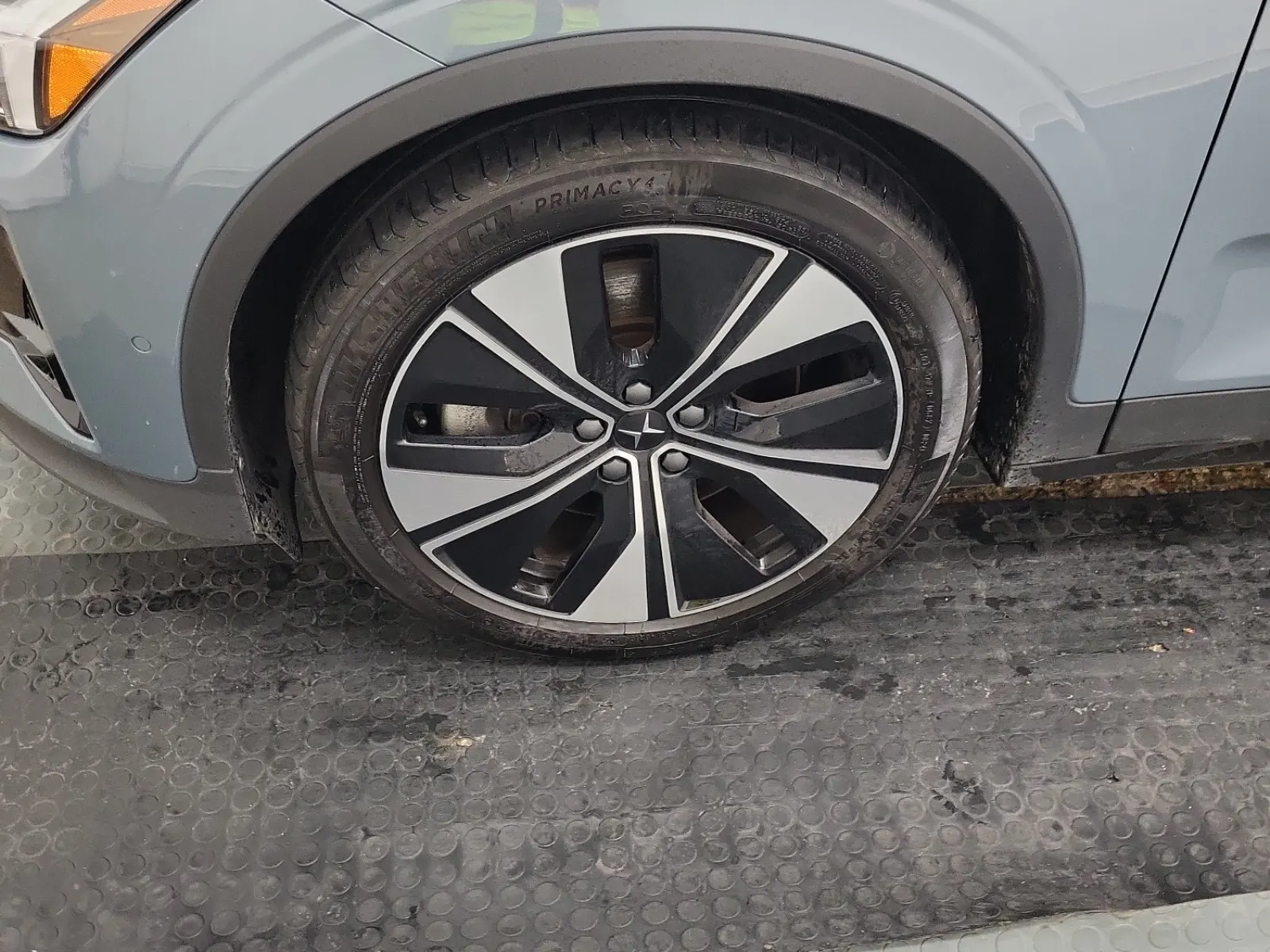 Front driver wheel/tire photo