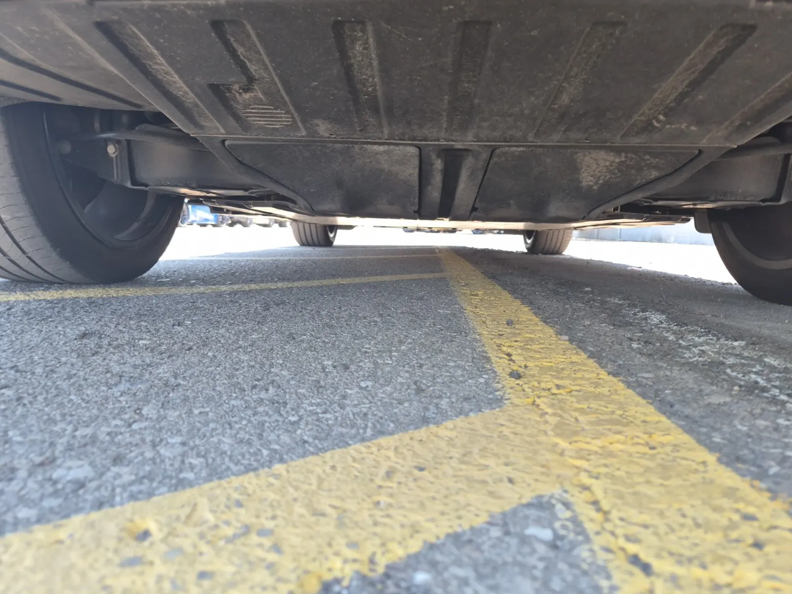 Undercarriage - Rear Photo
