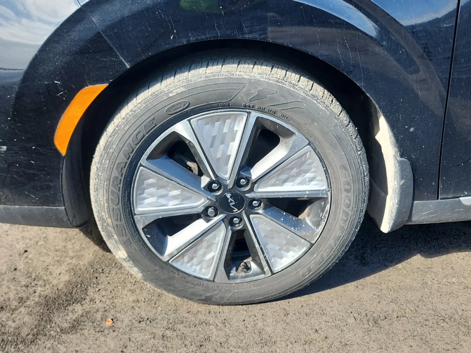 Front driver wheel/tire photo