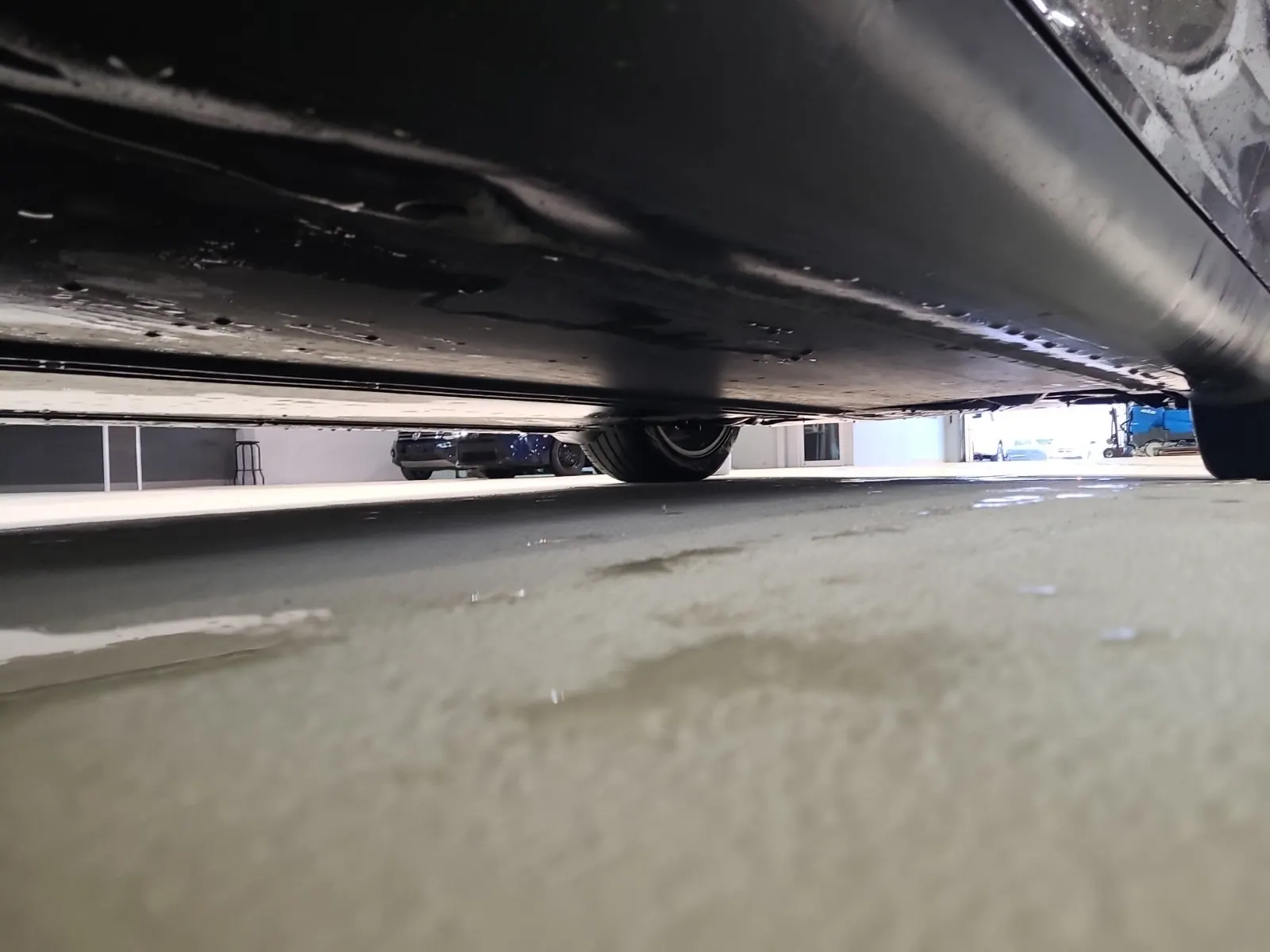 Undercarriage - Driver Photo