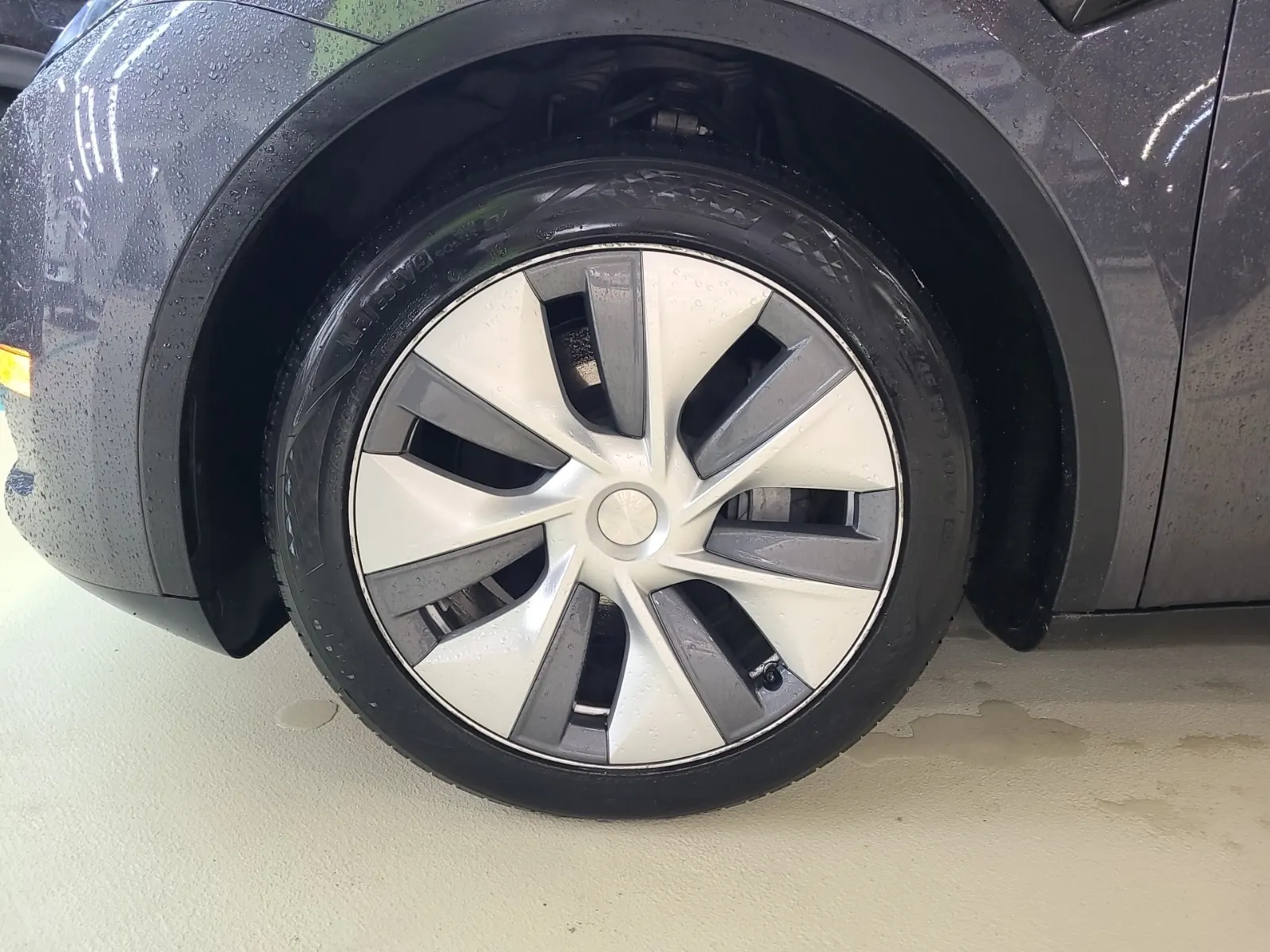 Front driver wheel/tire photo
