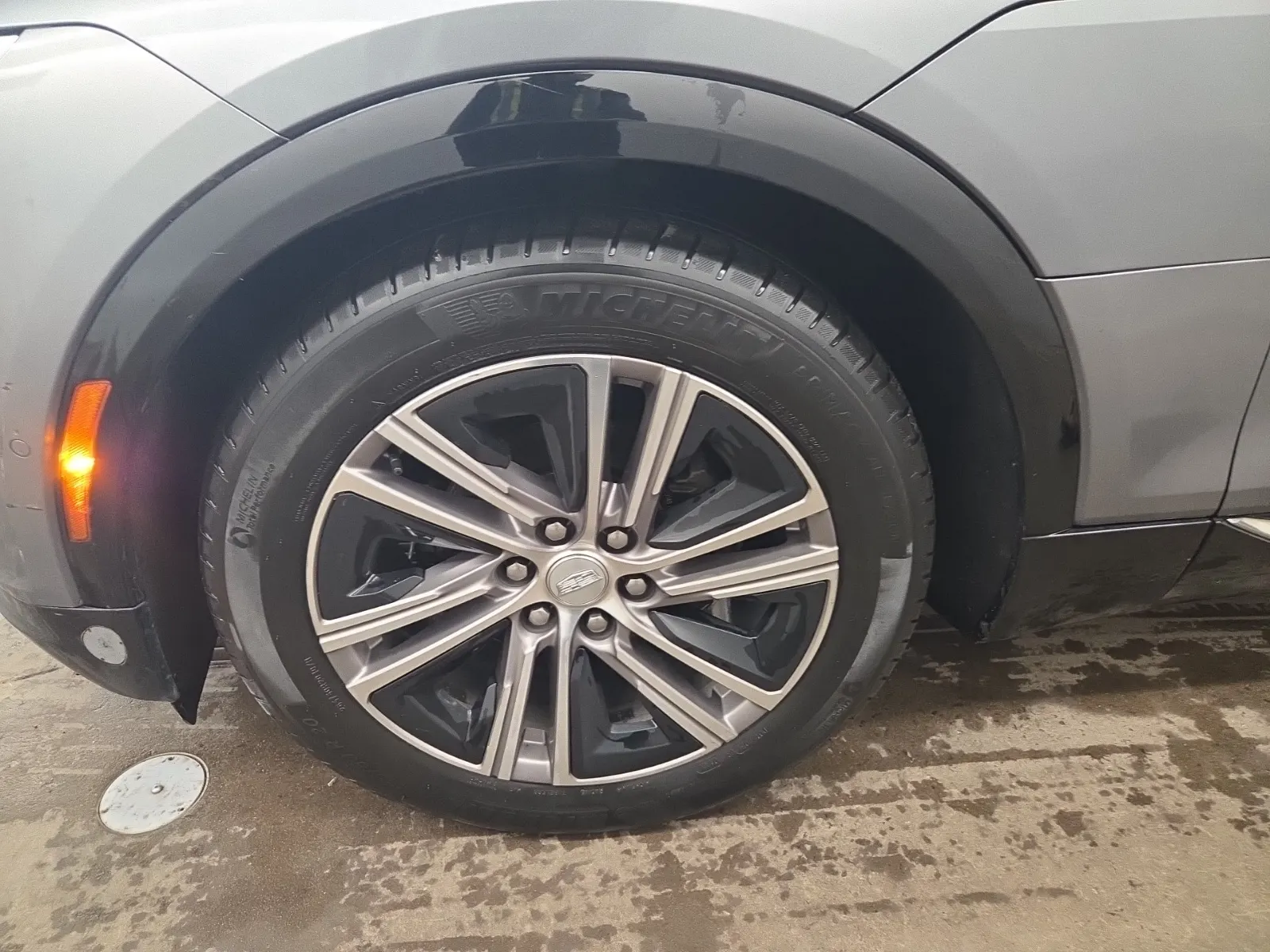 Front driver wheel/tire photo