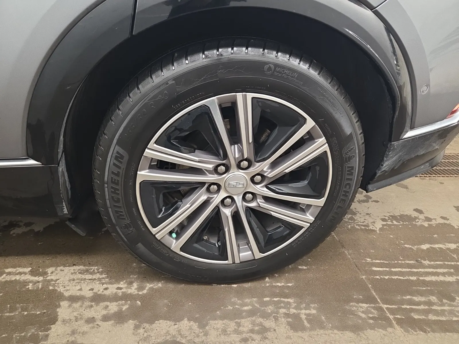 Left Rear Wheel/Tire Photo