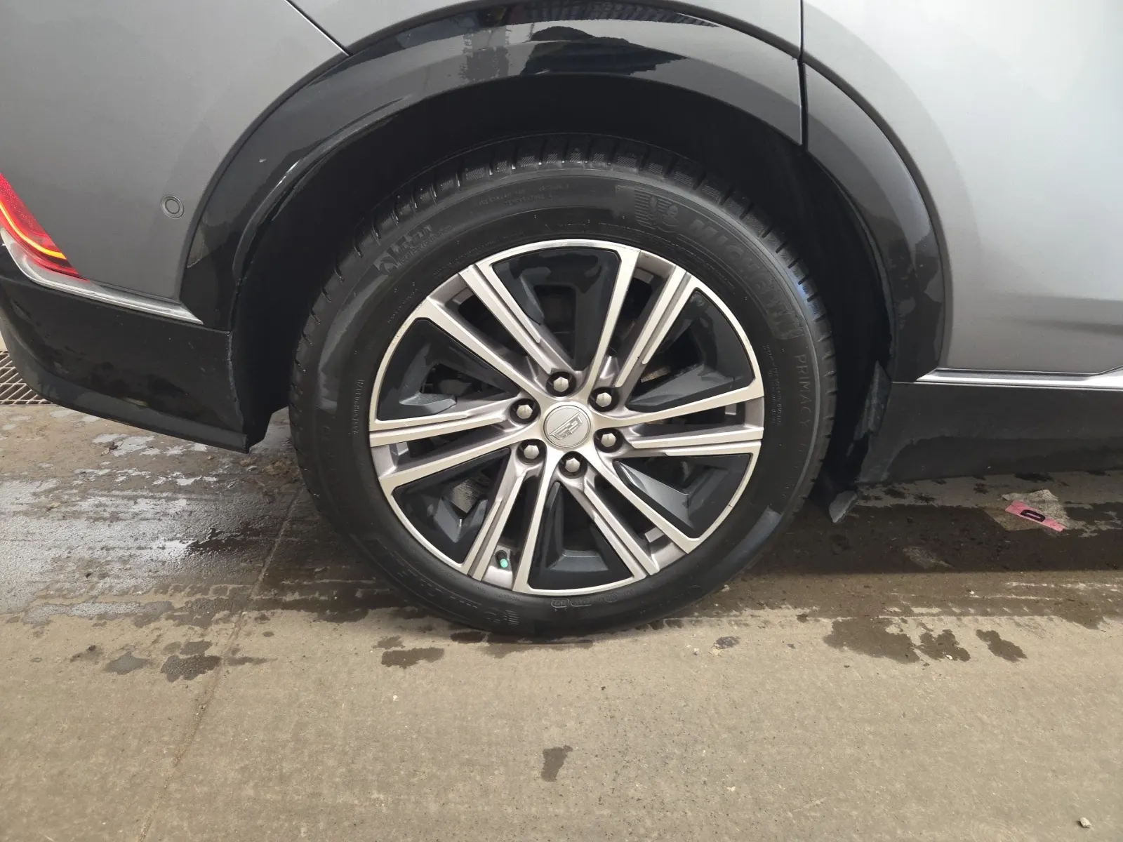 Right Rear Wheel/Tire Photo