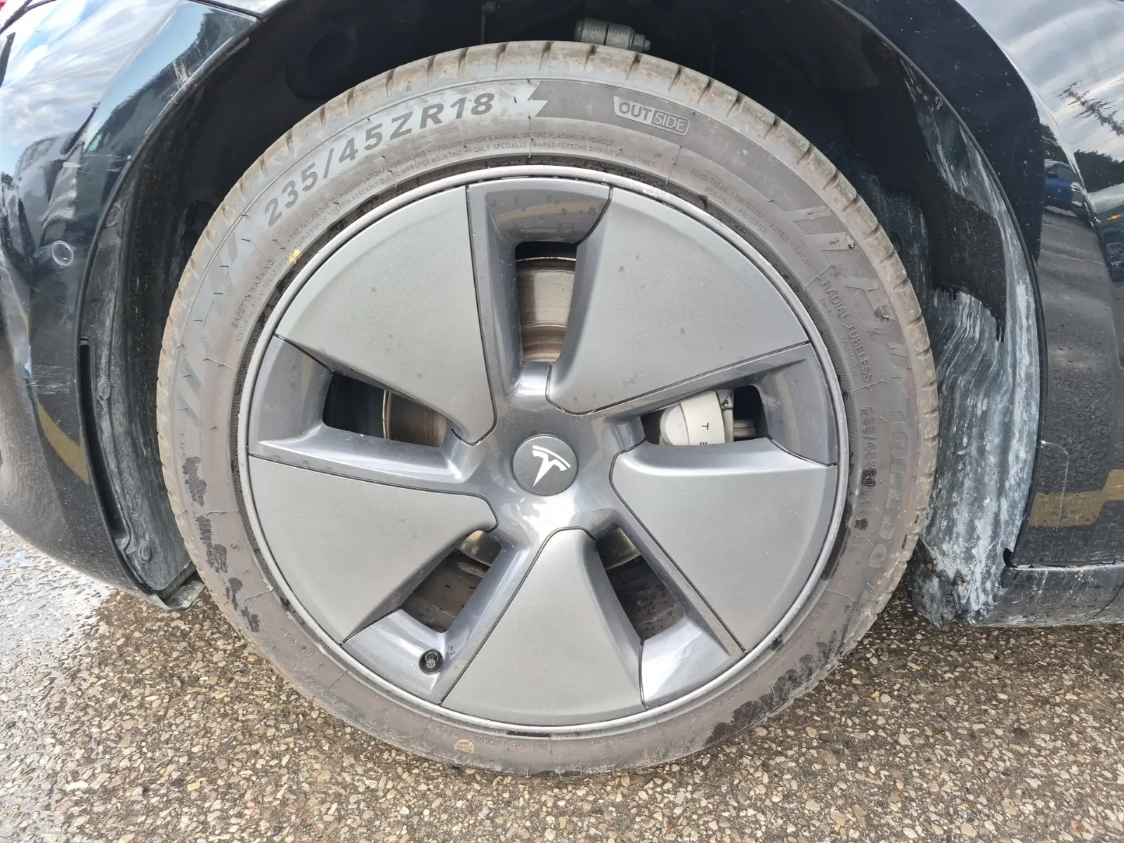Front driver wheel/tire photo