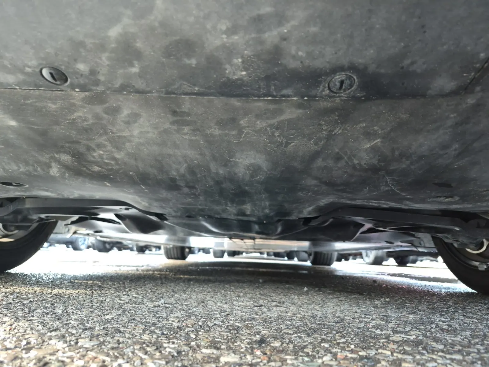 Undercarriage - Rear Photo