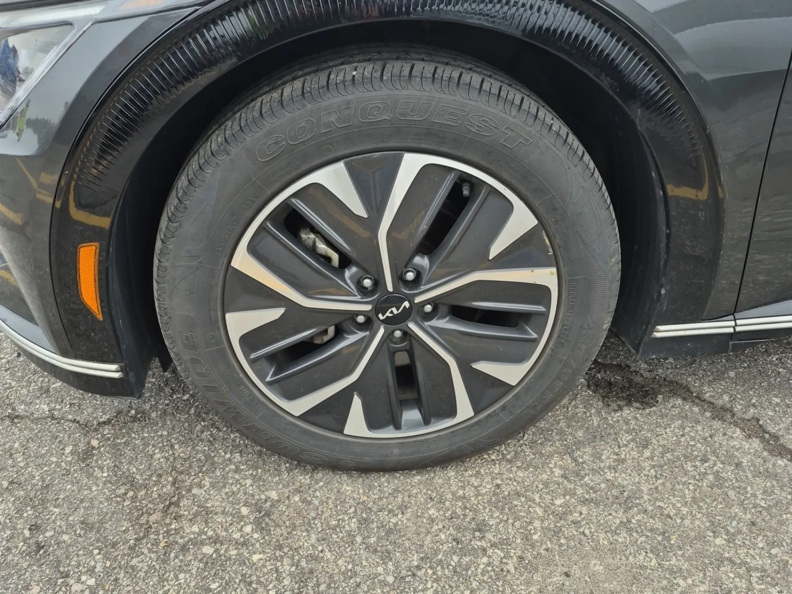 Front driver wheel/tire photo