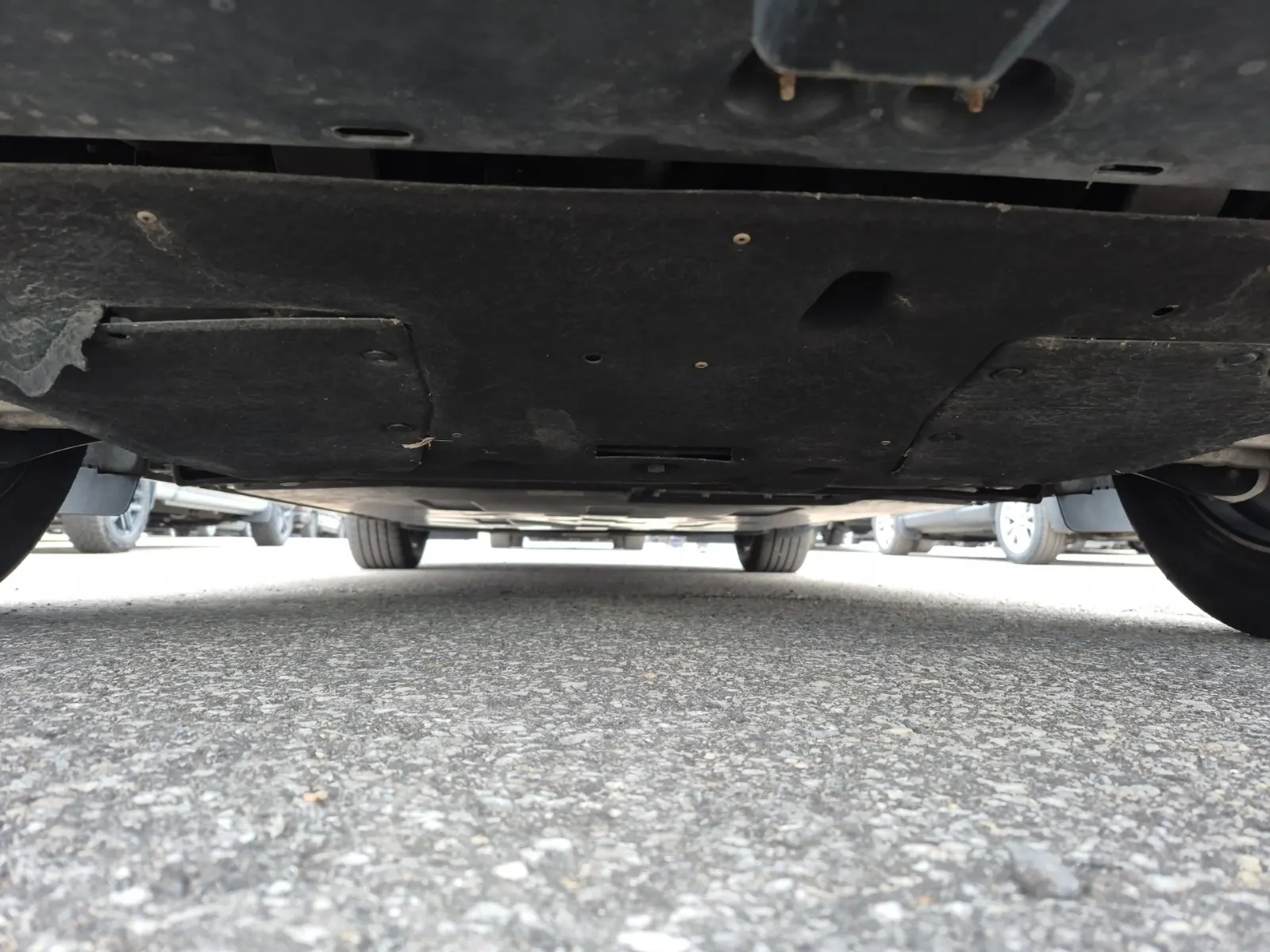 Undercarriage - Rear Photo