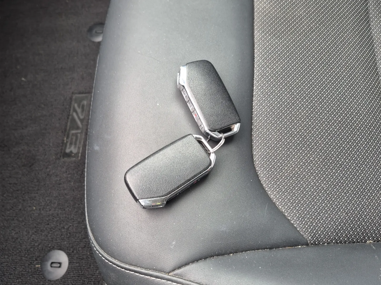 Keys/Fobs/Manual Photo
