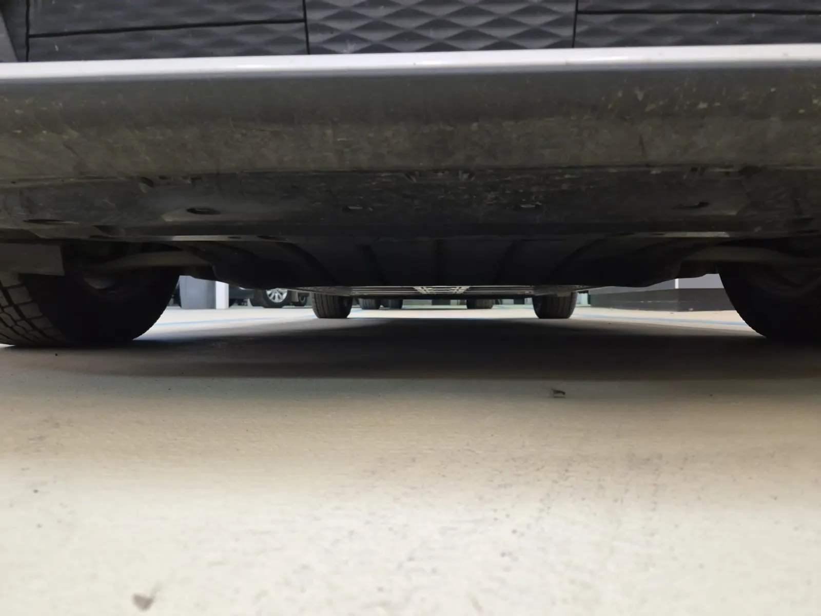 Undercarriage - Front Photo