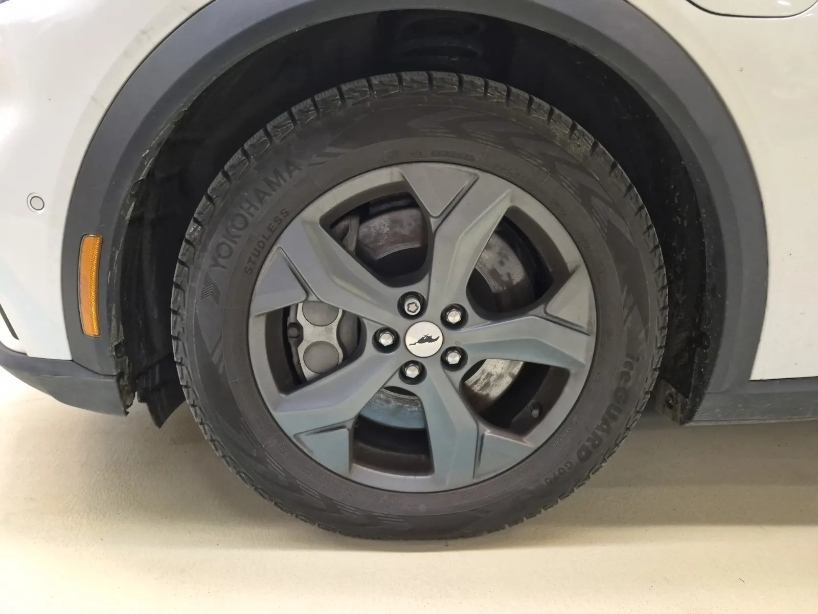 Front driver wheel/tire photo