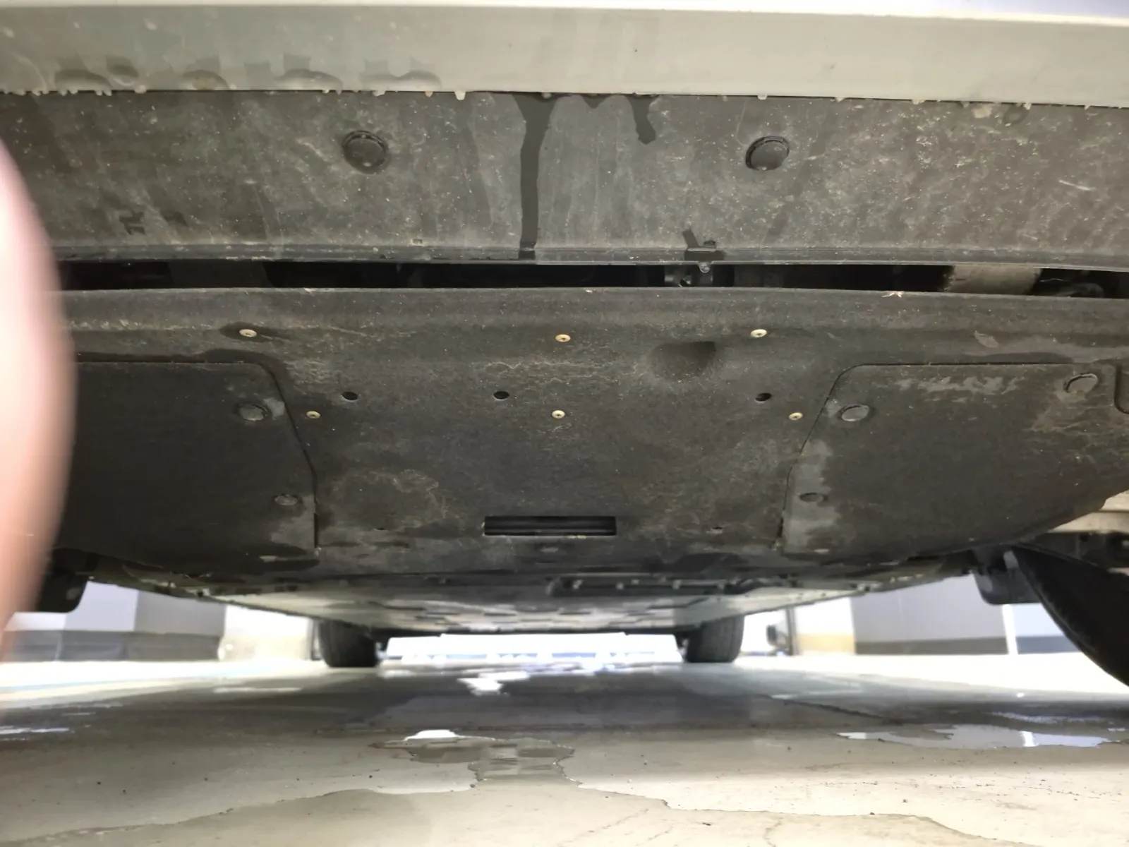 Undercarriage - Rear Photo