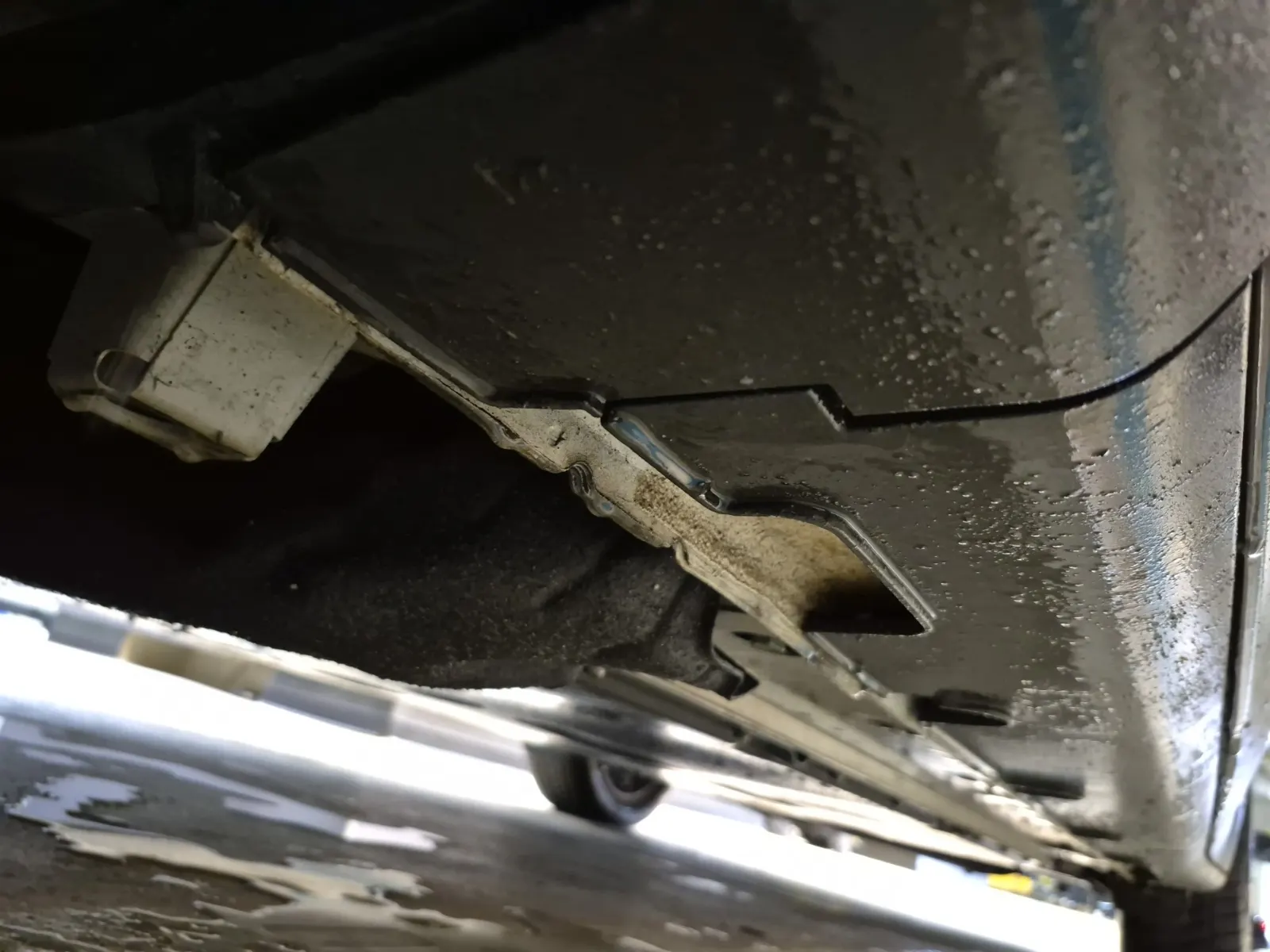 Undercarriage - Driver Photo