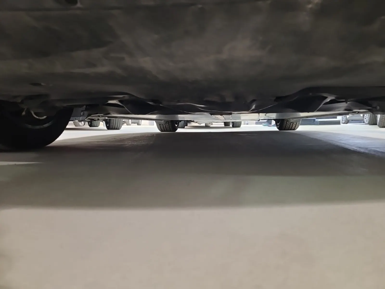 Undercarriage - Rear Photo