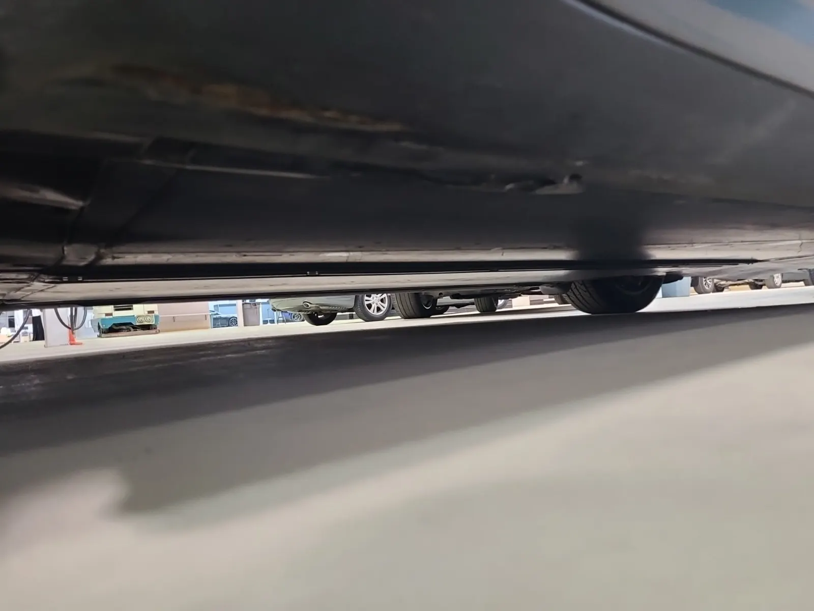 Undercarriage - Passenger Photo