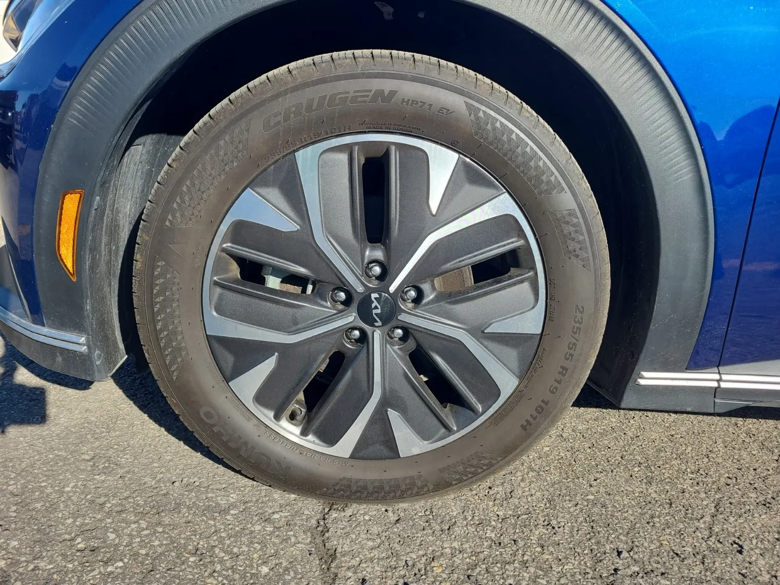 Front driver wheel/tire photo