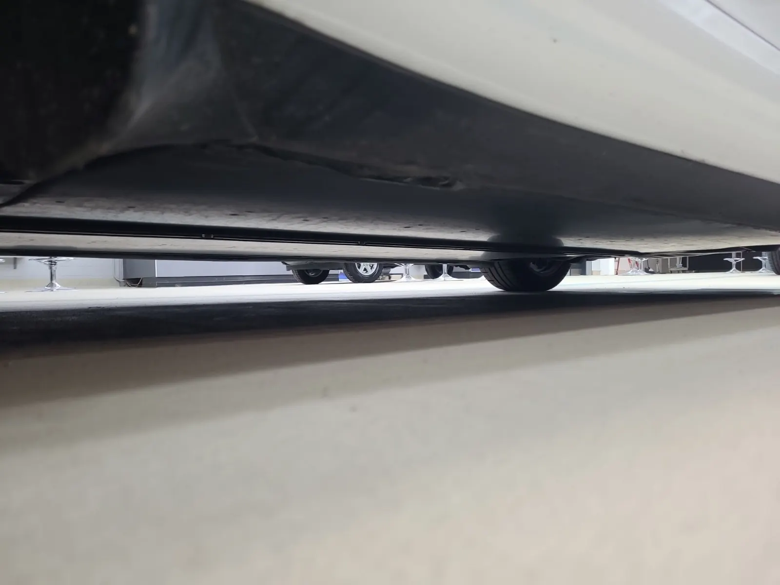 Undercarriage - Driver Photo