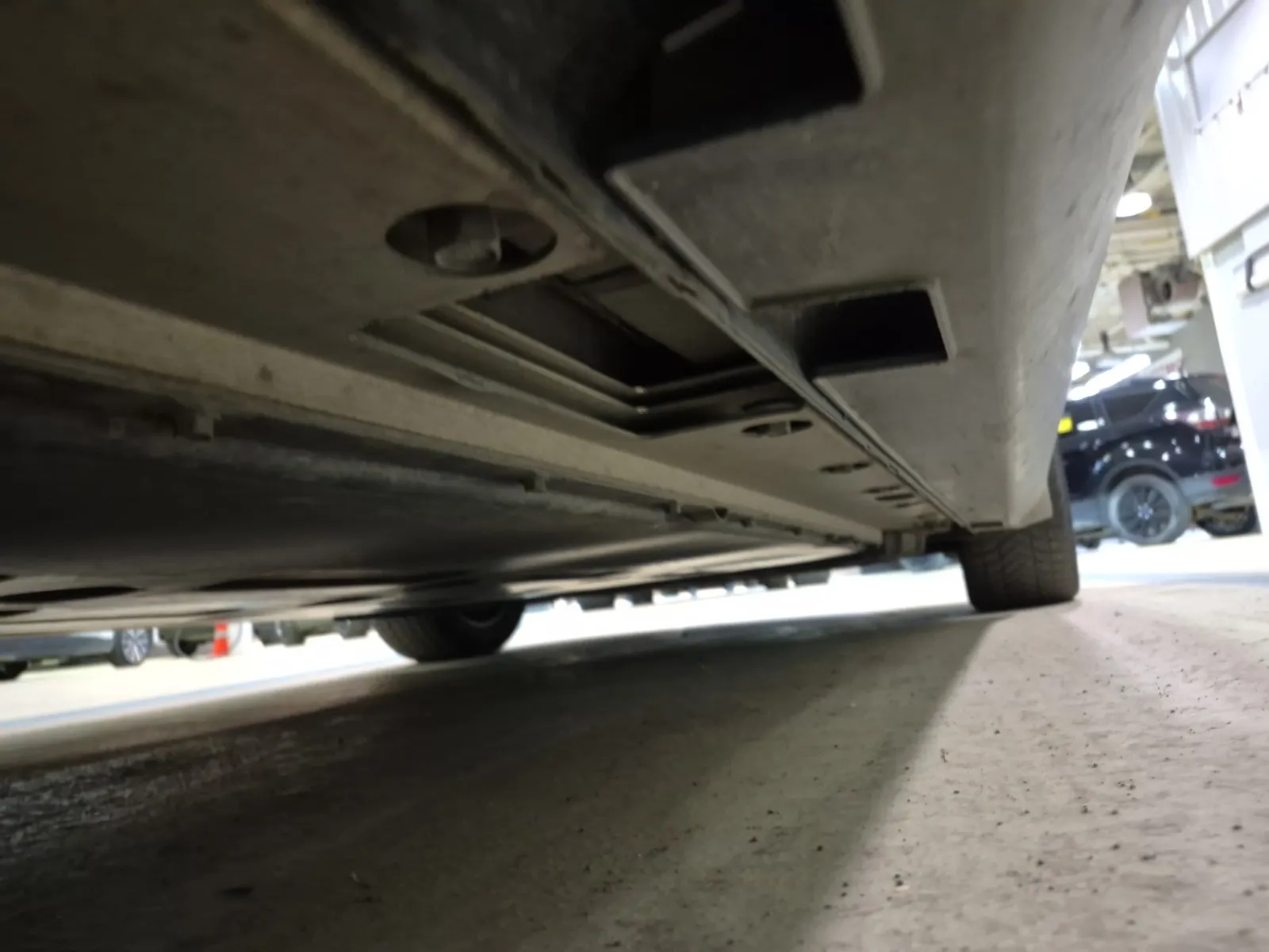 Undercarriage - Passenger Photo