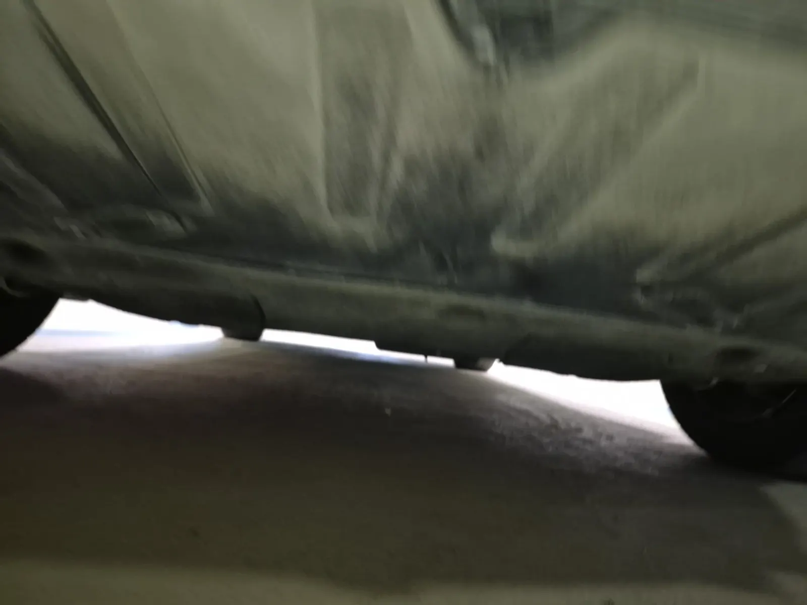 Undercarriage - Rear Photo