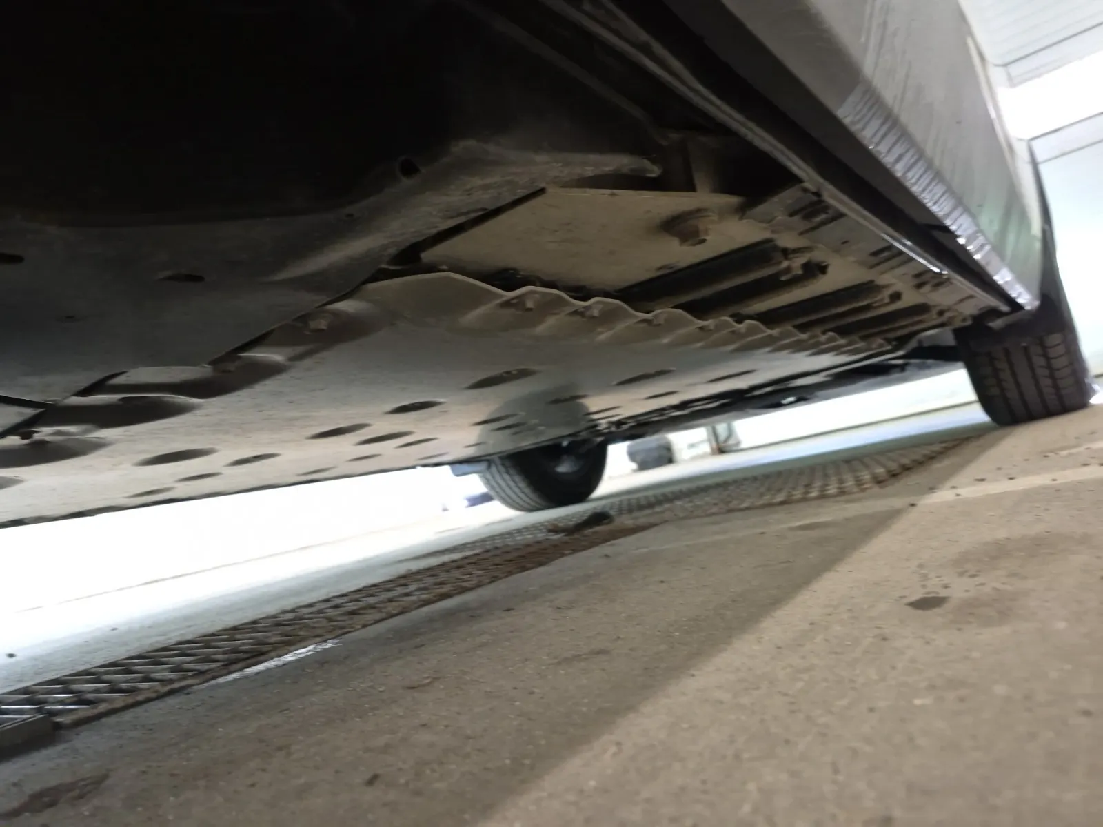 Undercarriage - Passenger Photo