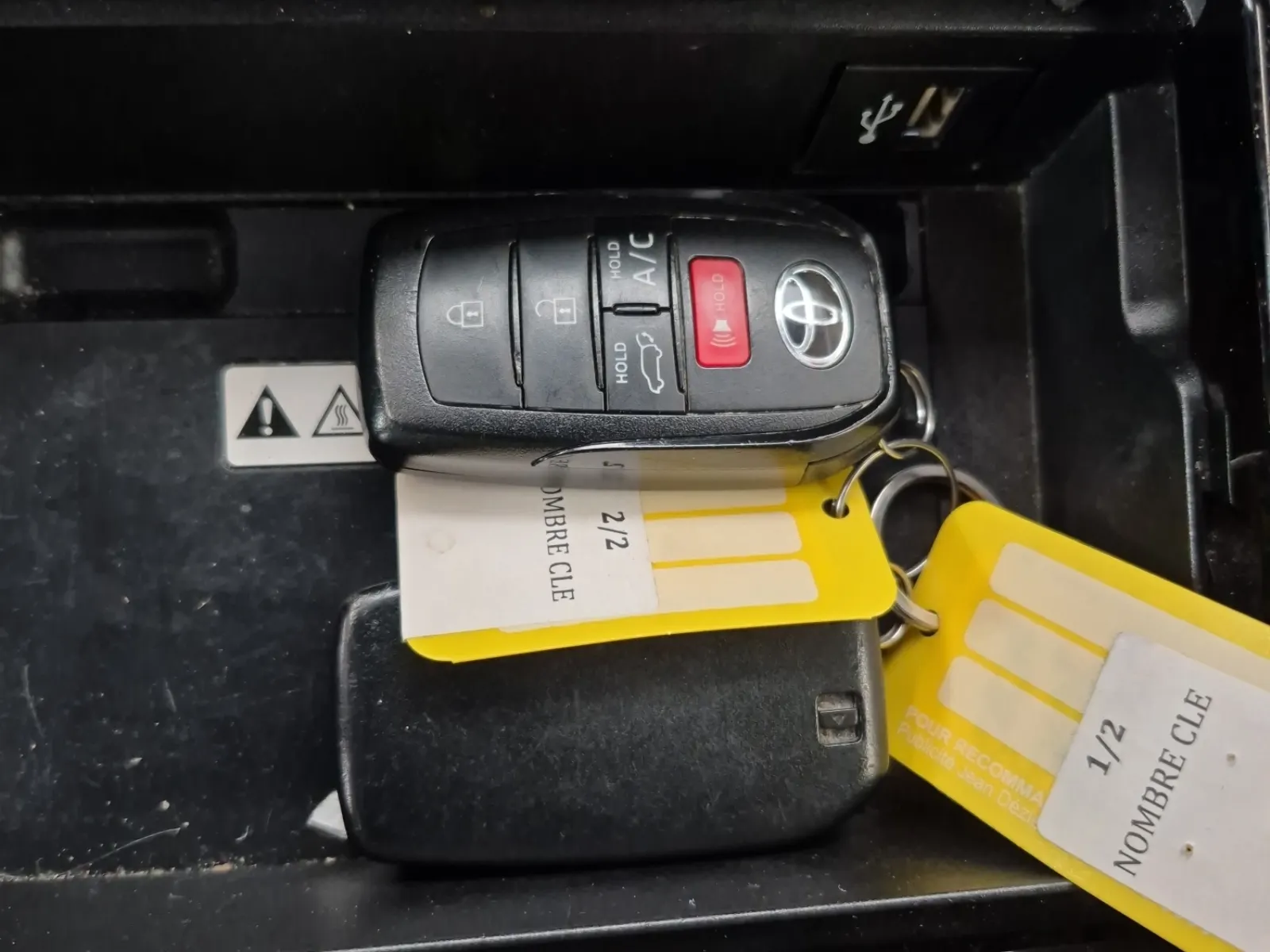 Keys/Fobs/Manual Photo