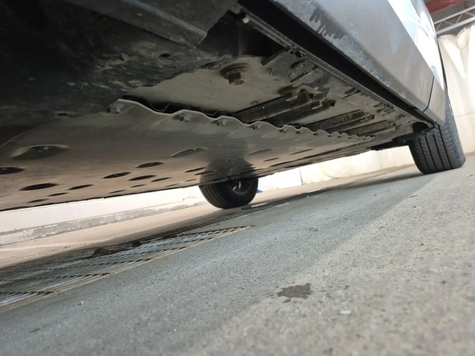 Undercarriage - Driver Photo