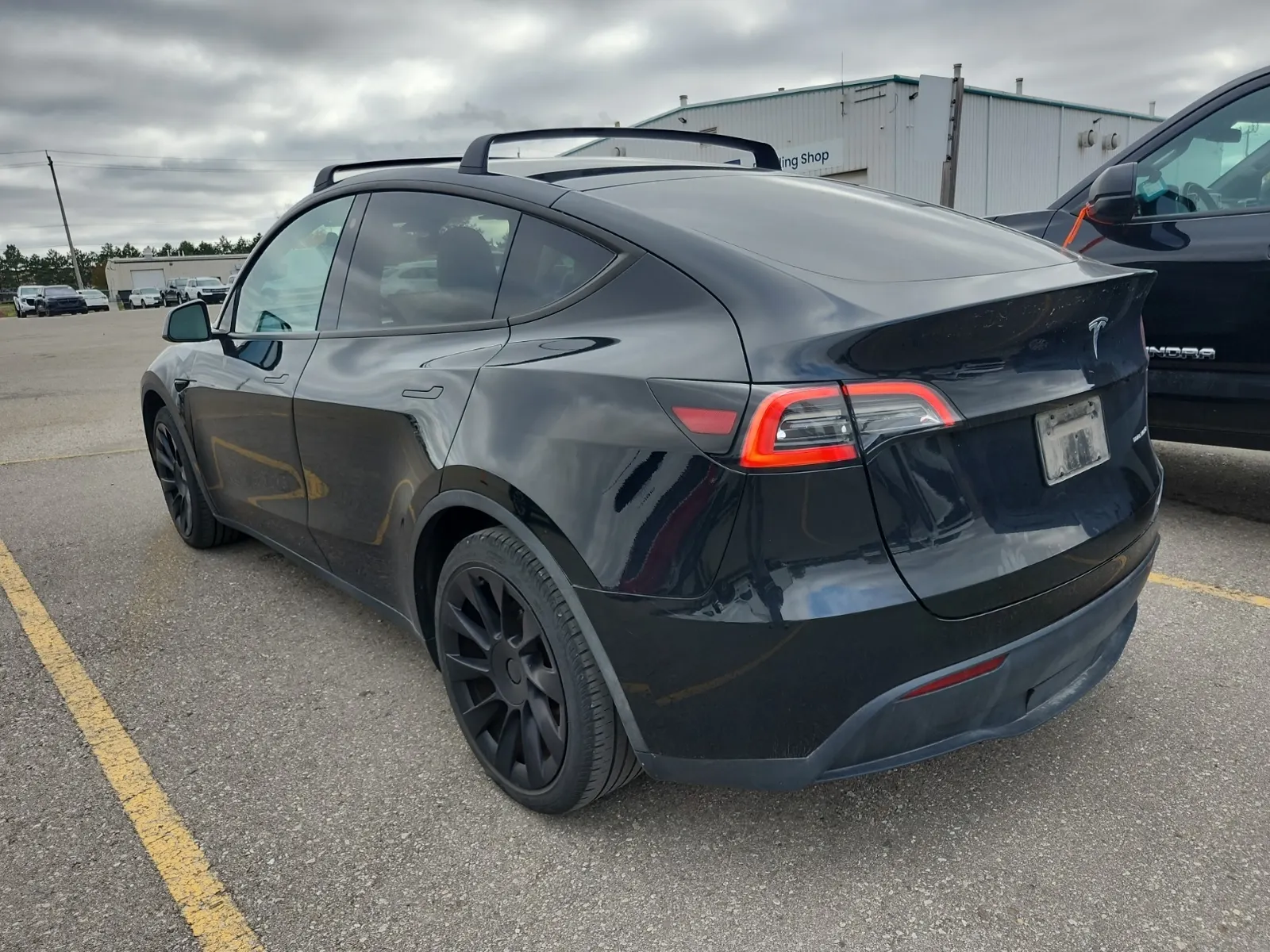 Driver Rear 3/4 Photo