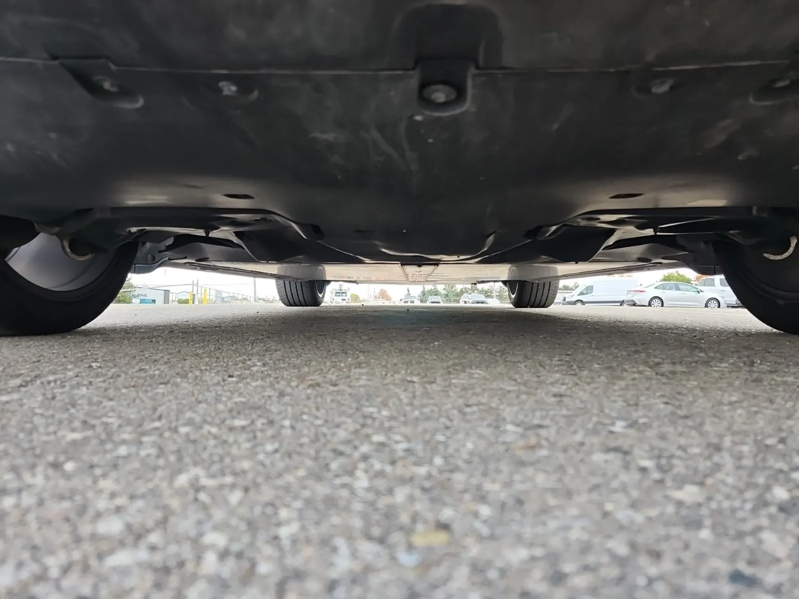 Undercarriage - Rear Photo