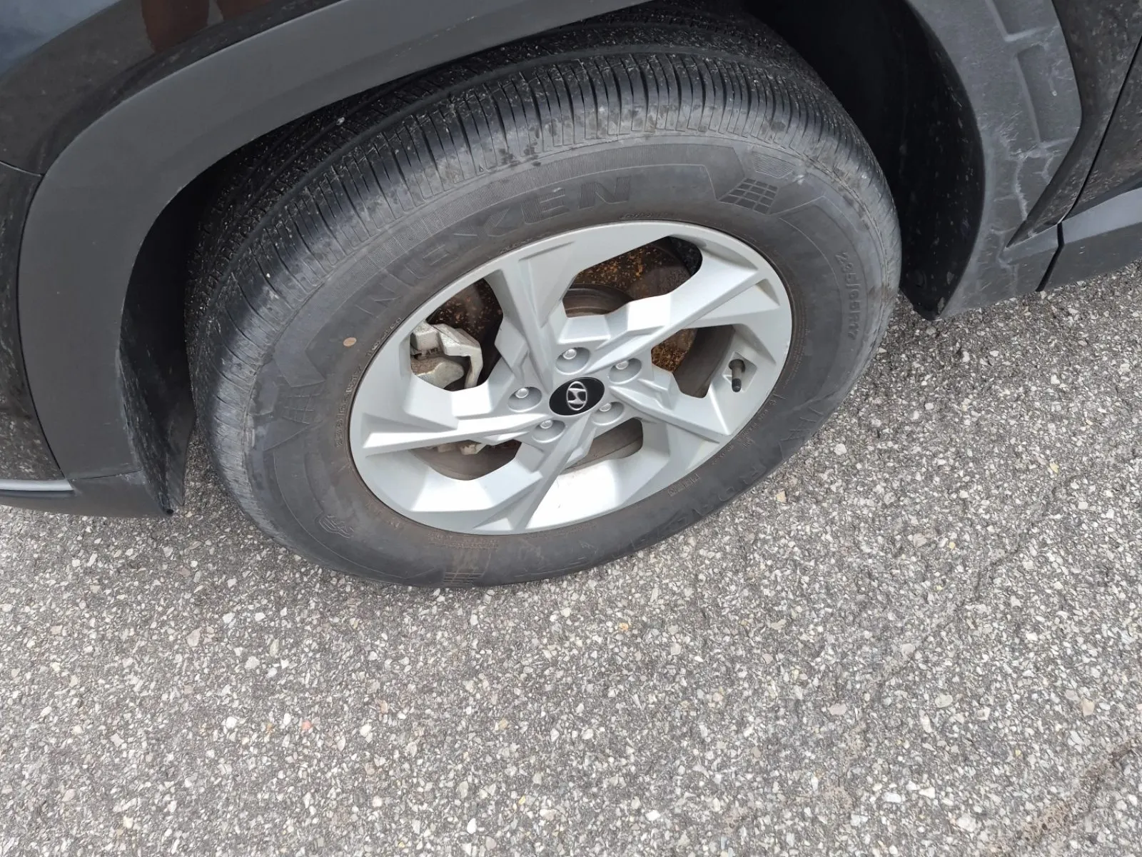 Front driver wheel/tire photo