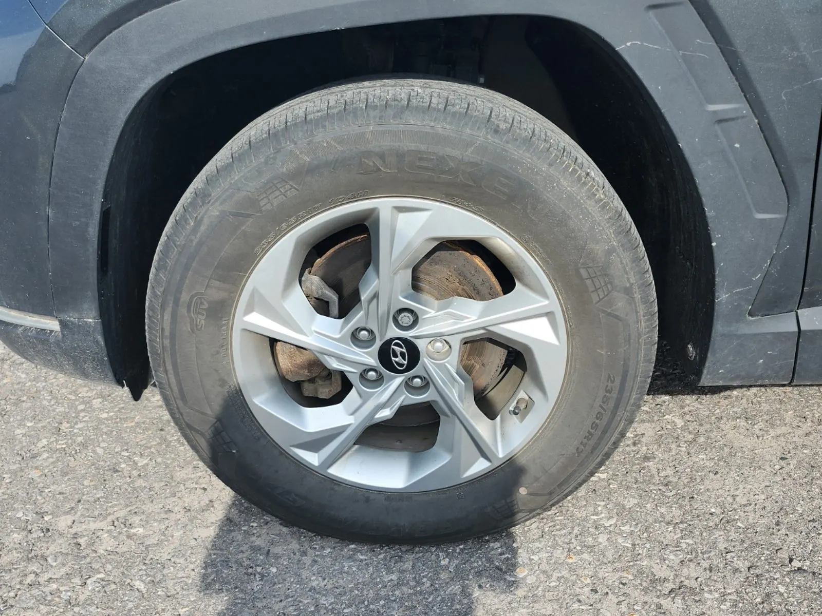 Front driver wheel/tire photo