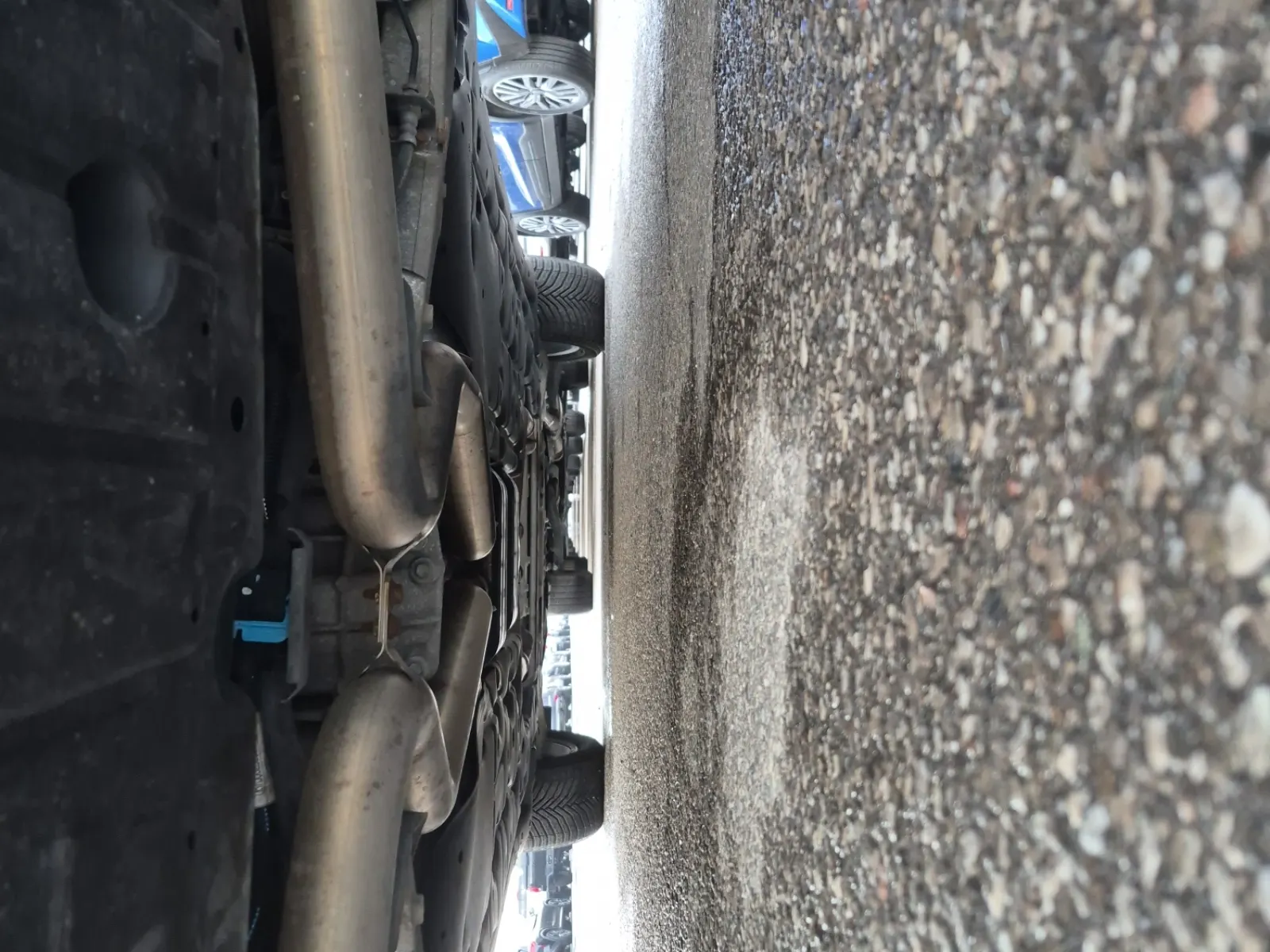 Undercarriage - Rear Photo