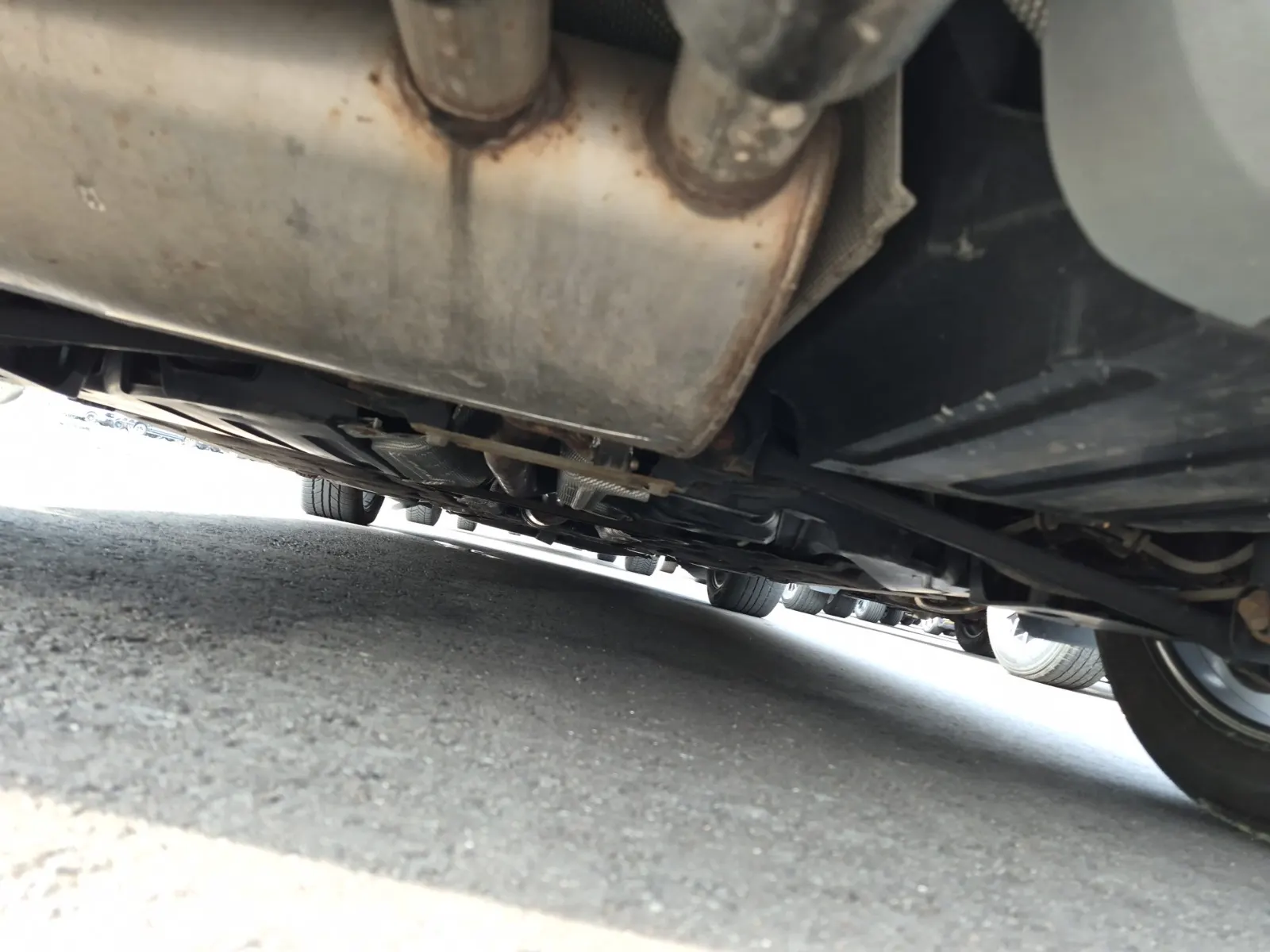 Undercarriage - Rear Photo