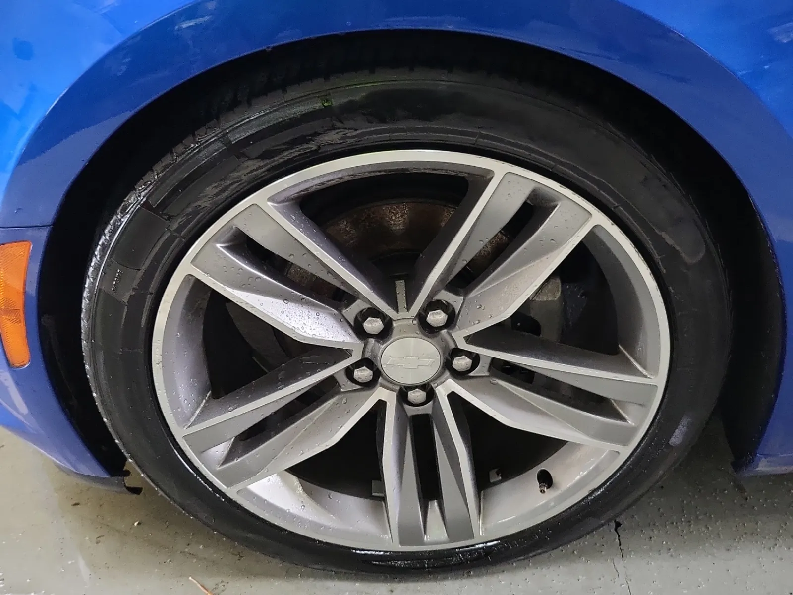 Front driver wheel/tire photo