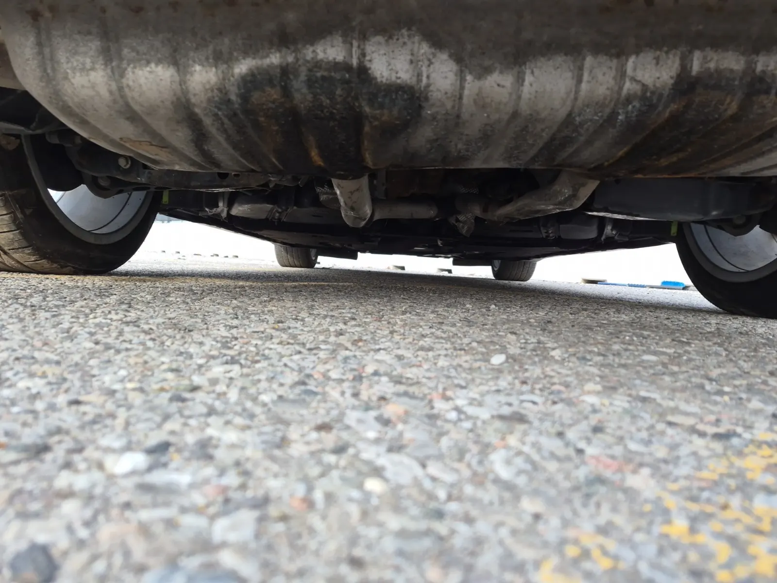 Undercarriage - Rear Photo