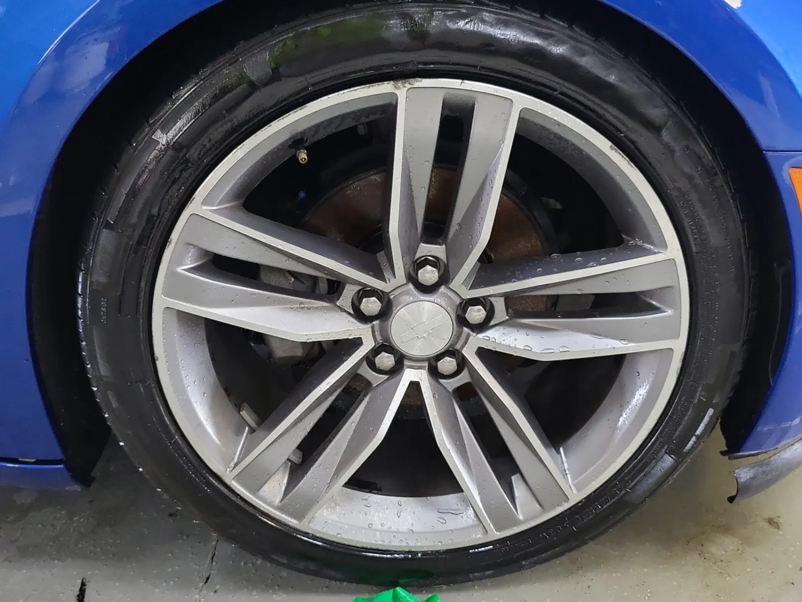 Right Front Wheel/Tire Photo