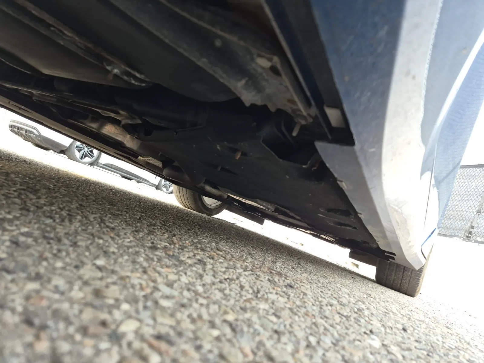 Undercarriage - Passenger Photo
