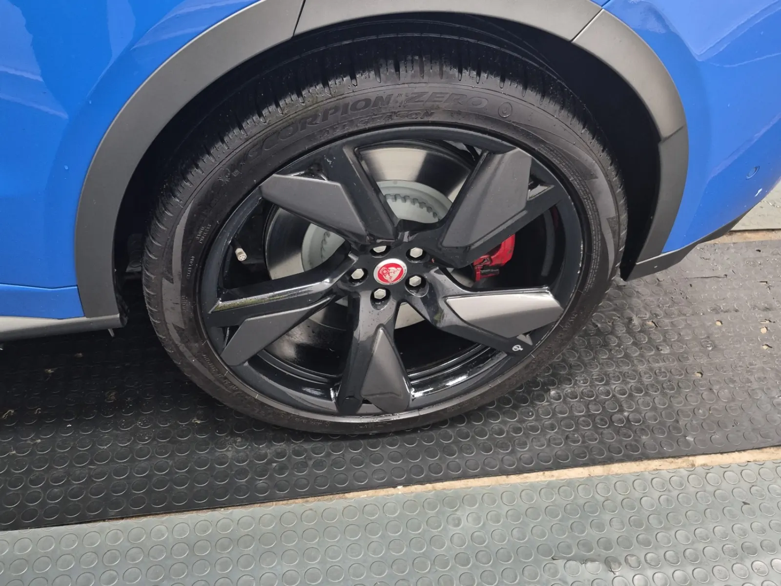Left Rear Wheel/Tire Photo