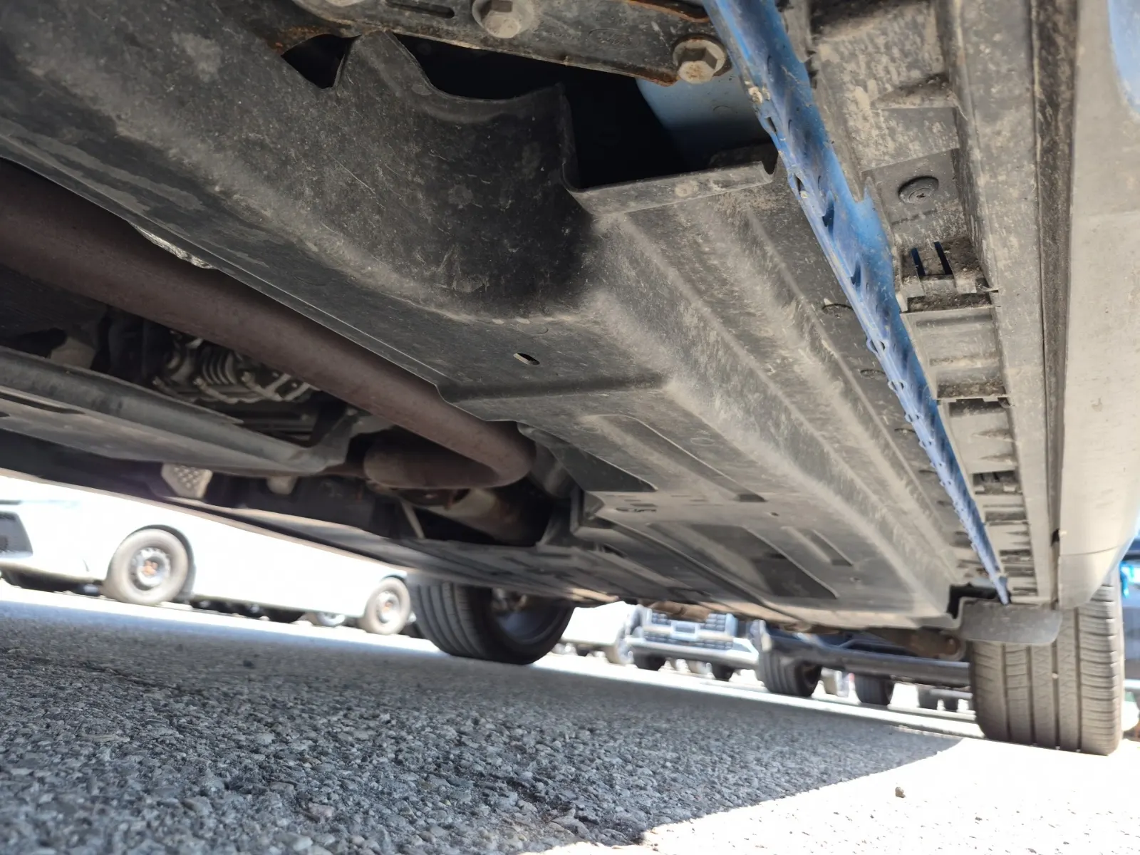 Undercarriage - Driver Photo