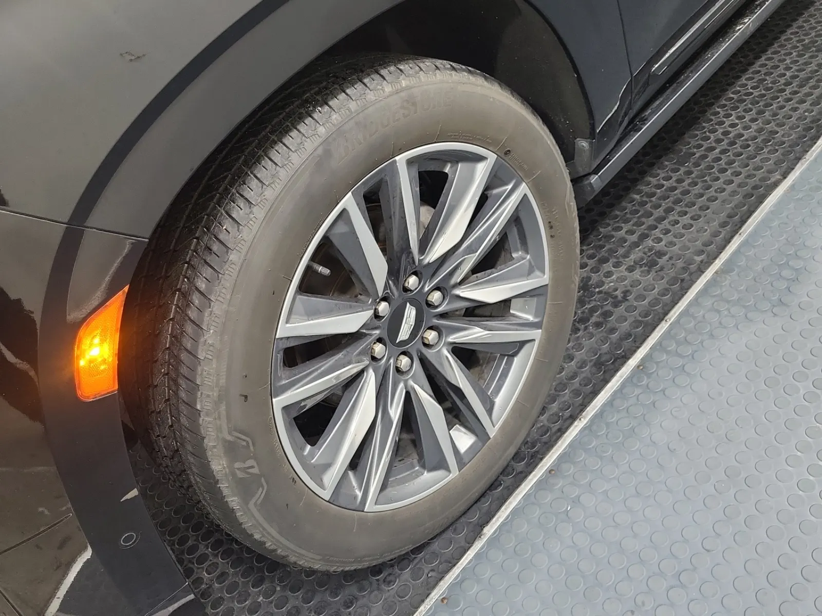 Front driver wheel/tire photo
