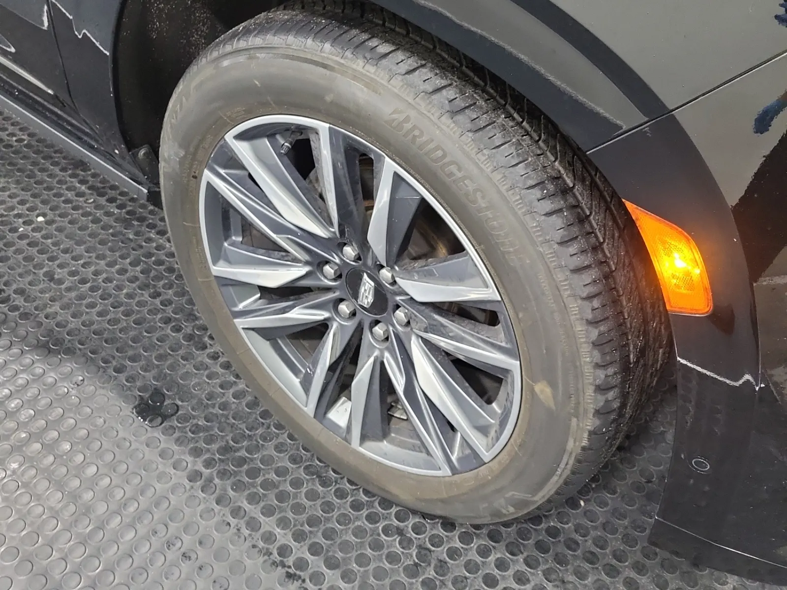 Right Front Wheel/Tire Photo