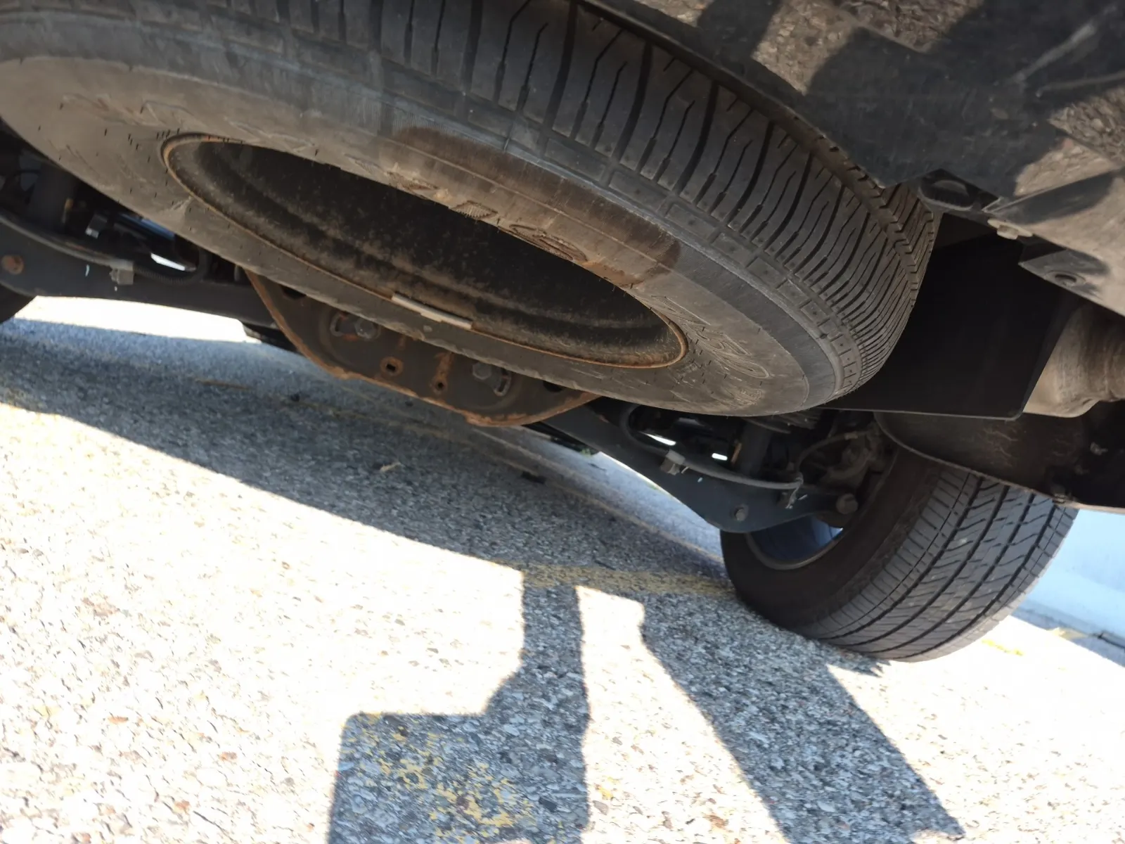 Undercarriage - Rear Photo