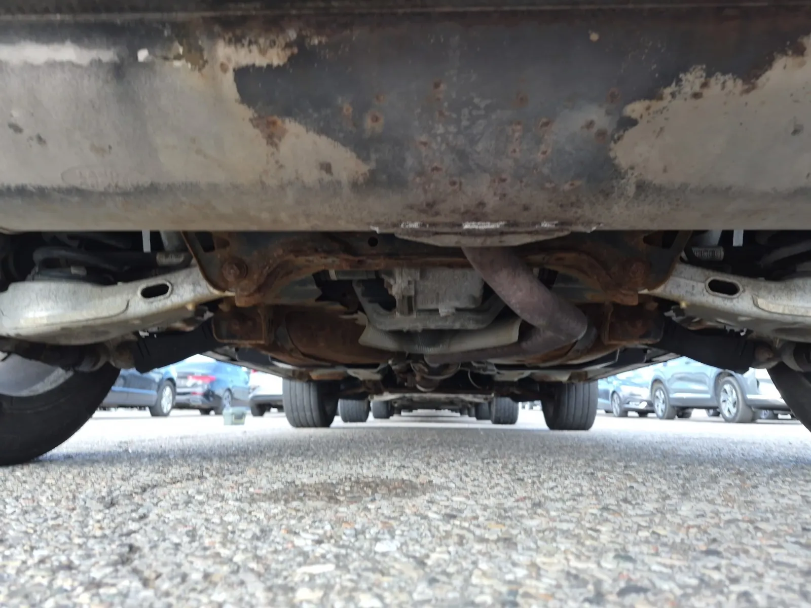 Undercarriage - Rear Photo